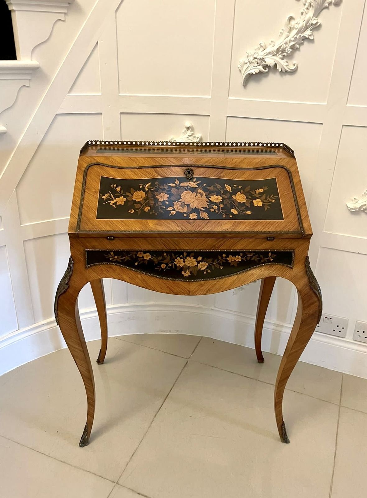 Antique 19th Century Quality Satinwood Freestanding Marquetry Inlaid French Bureau