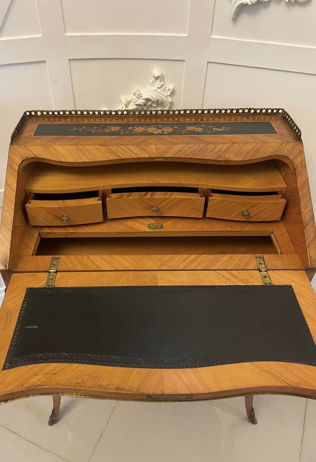 photo buy Antique 19th Century Quality Satinwood Freestanding Marquetry Inlaid French Bureau