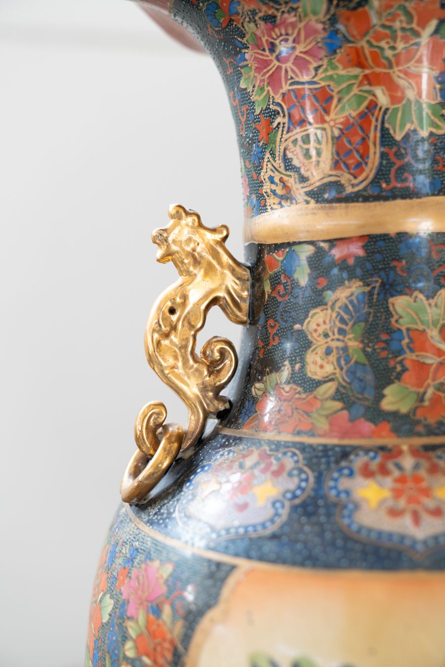 Large Chinese Golden Satsuma Vase, Eastern Miji Period photo vinterior