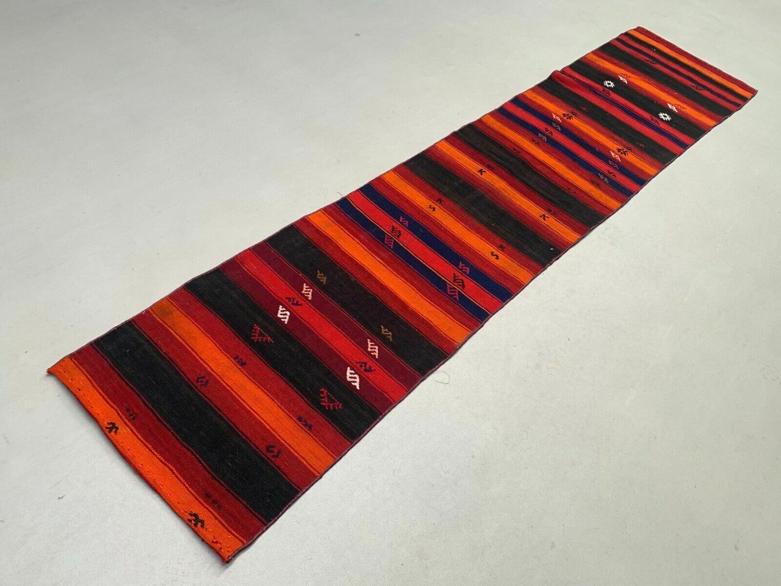 Old Turkish Narrow Kilim Runner 285x63 Cm Shabby Chic, Vintage Kelim photo furniture