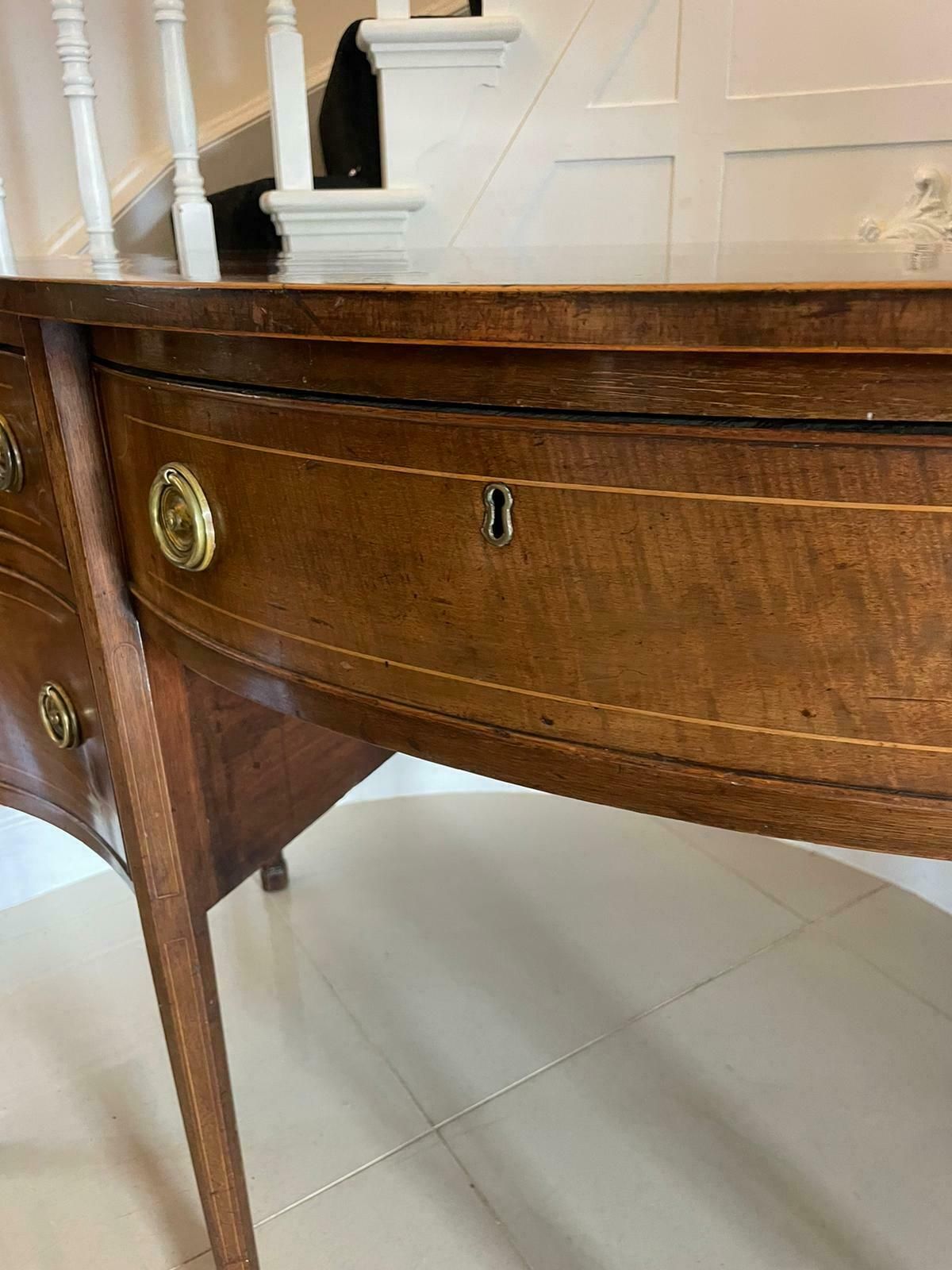 Unusual Antique George III Quality Mahogany Serpentine Shaped Sideboard photo vinterior