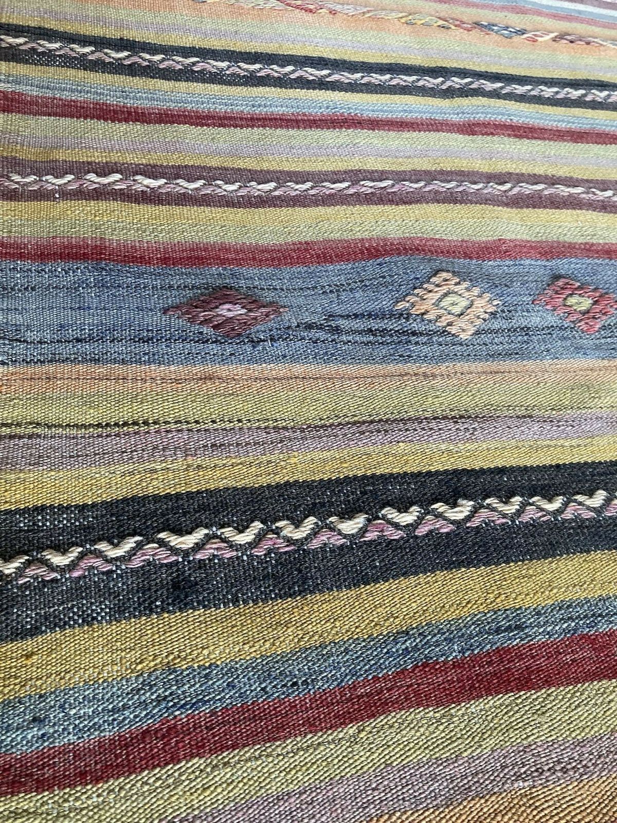 photo furniture Vintage Anatolian Kilim 2.85m X 1.55m