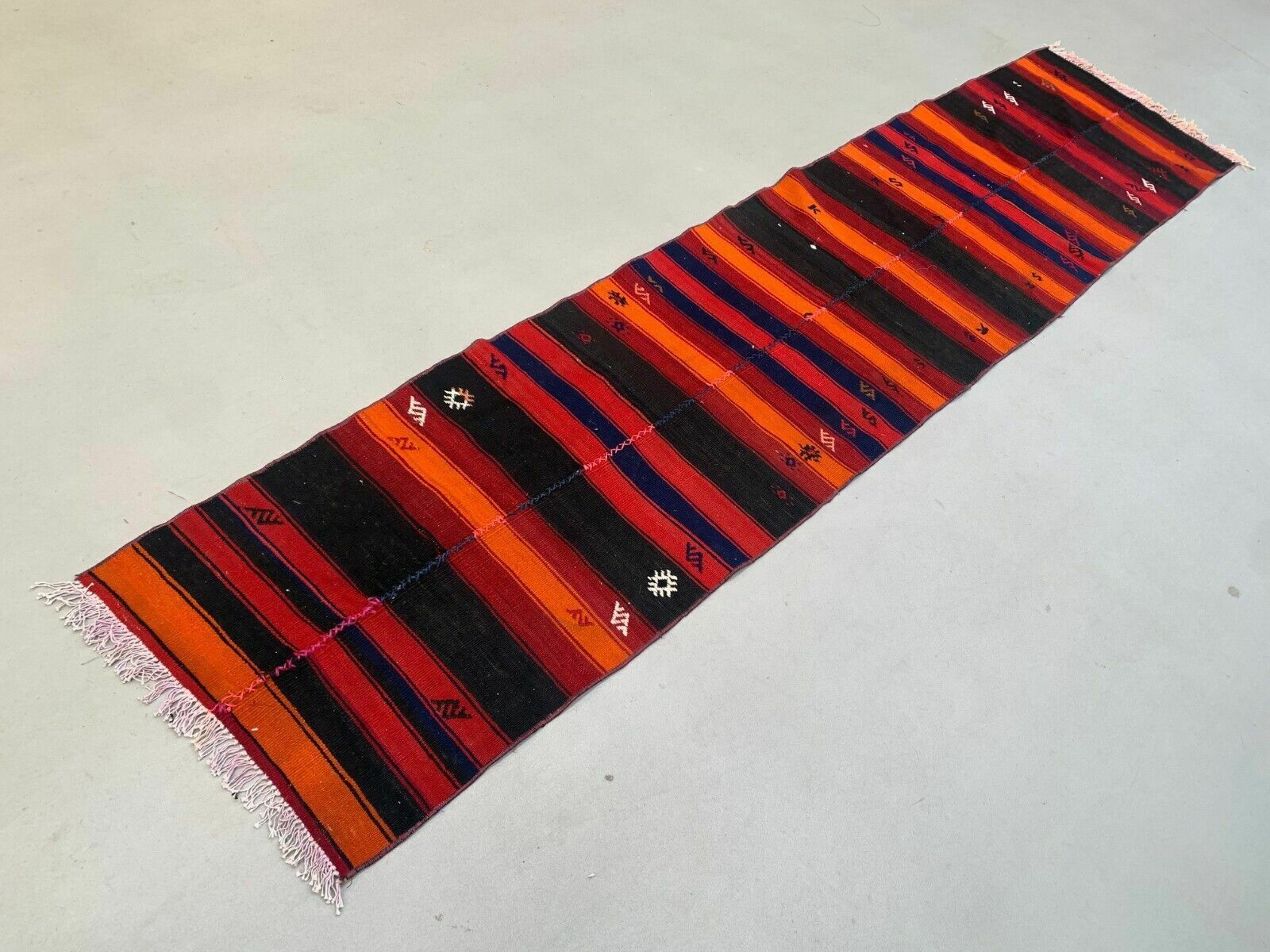 Old Turkish Narrow Kilim Runner 274x61 Cm Shabby Chic, Vintage Kelim photo for sale