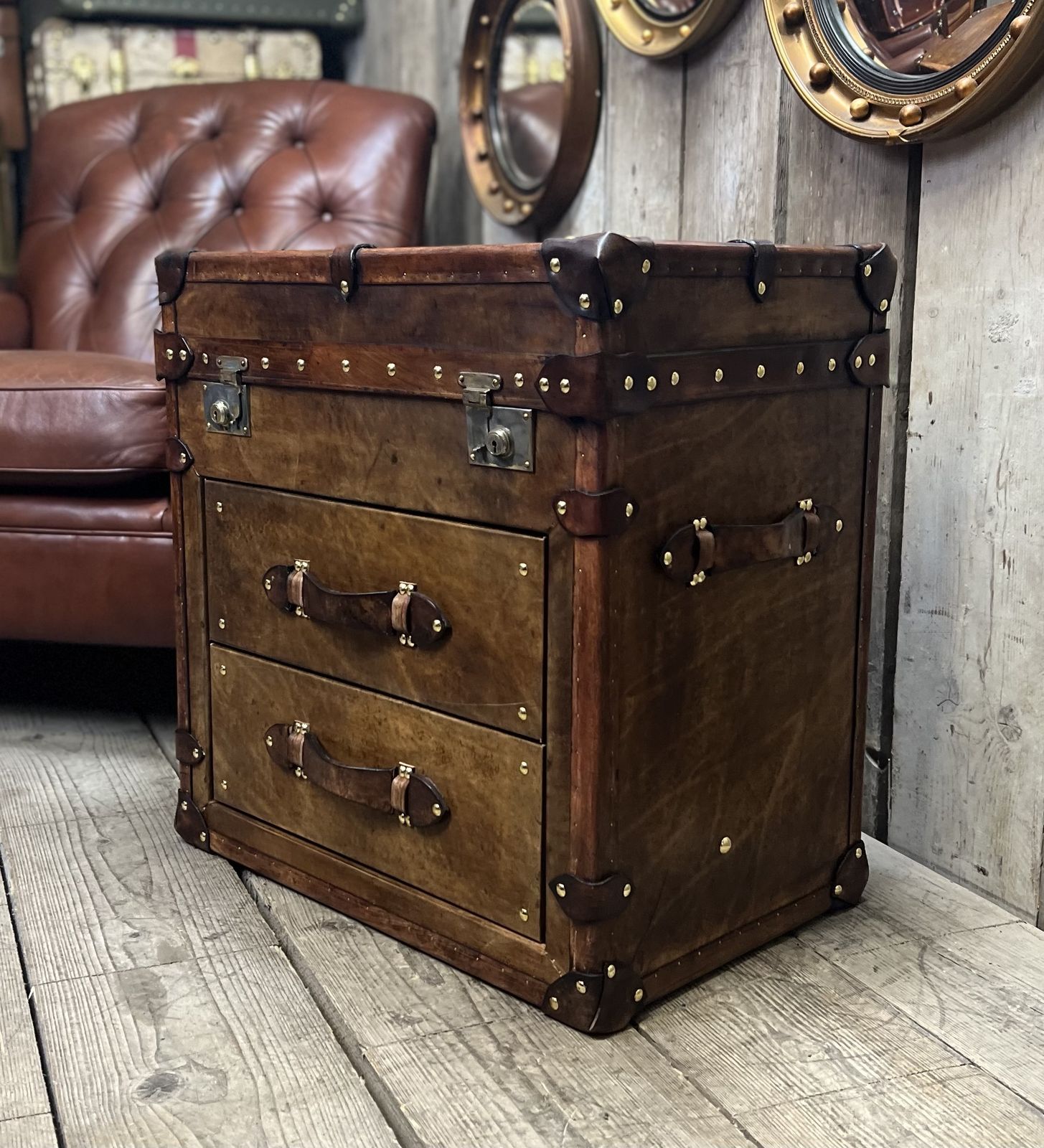 photo furniture Luxury Leather End Table, 2010s