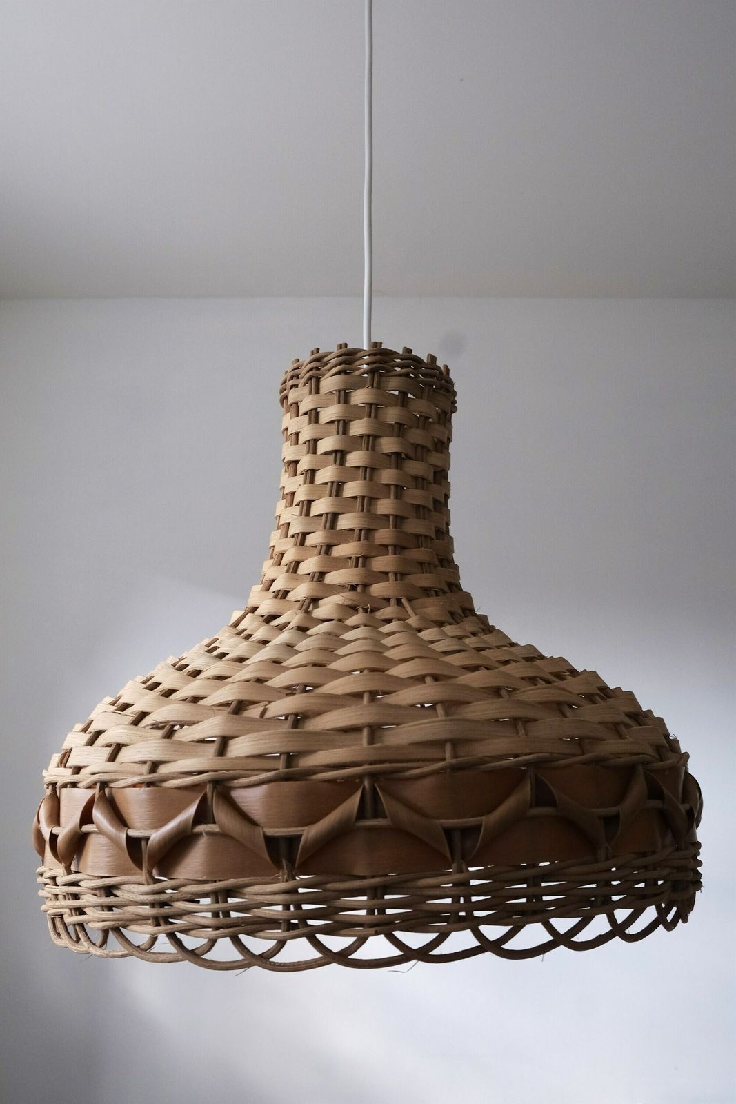 Vintage Rattan Light Shade Scallop, Vintage Wicker Shade, French Rattan Shade, Midcentury Shade, Petal Light Shade photo 130.0