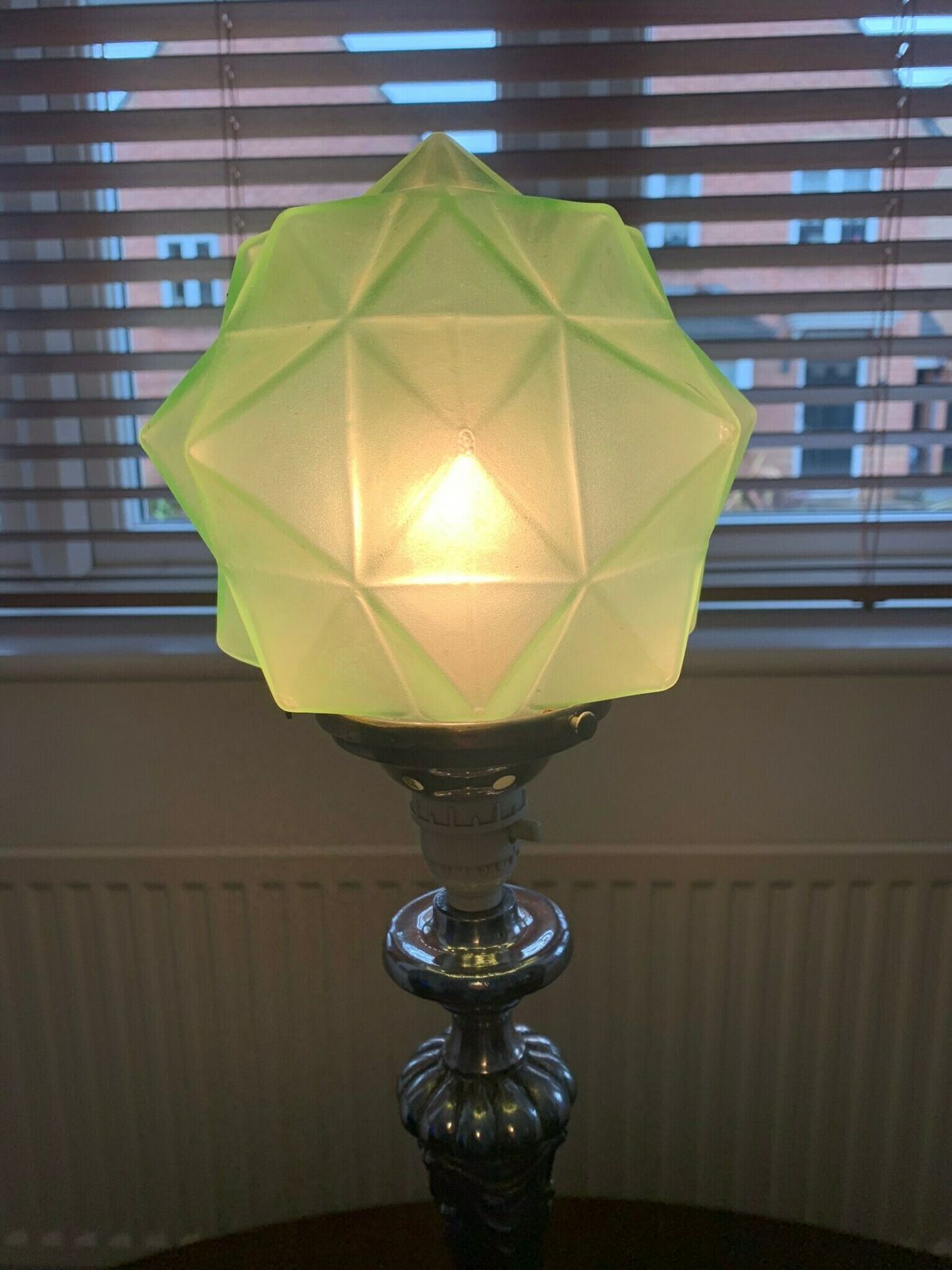 Extraordinary Large Original Uranium Art Deco Chrome & Green Icosahedron Frosted Vaseline Glass Table Lamp Working photo Lighting