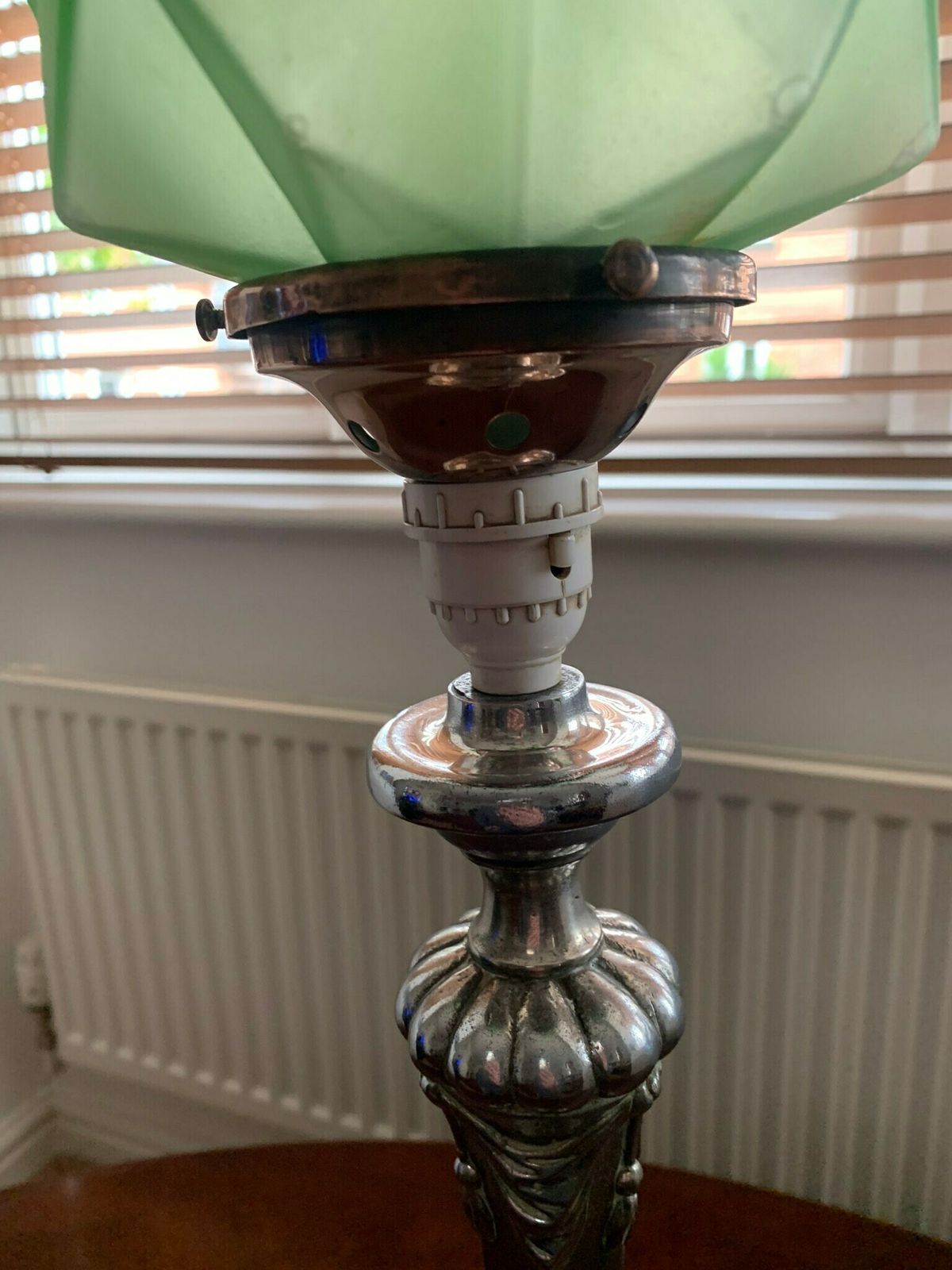 Extraordinary Large Original Uranium Art Deco Chrome & Green Icosahedron Frosted Vaseline Glass Table Lamp Working photo vinterior