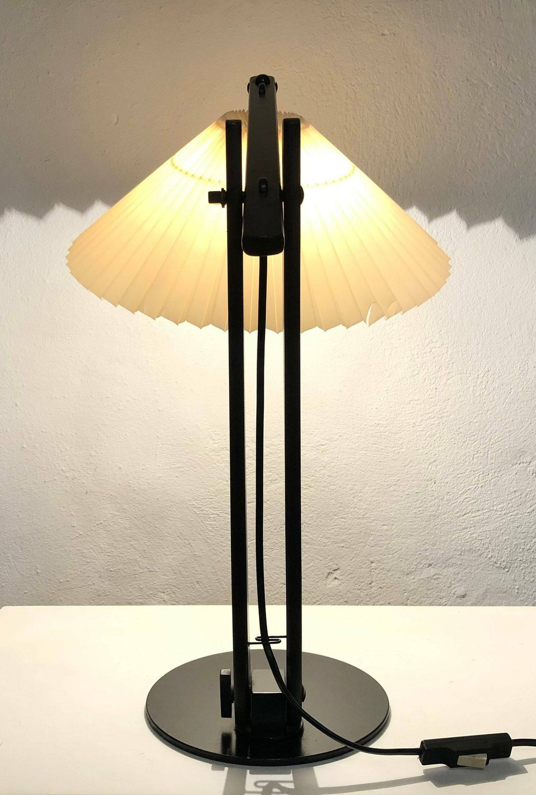 Original Caprani Mid Century Modern Danish Table Lamp In Rare Model Dark Wood With Beige Pleated Shade photo 443.0