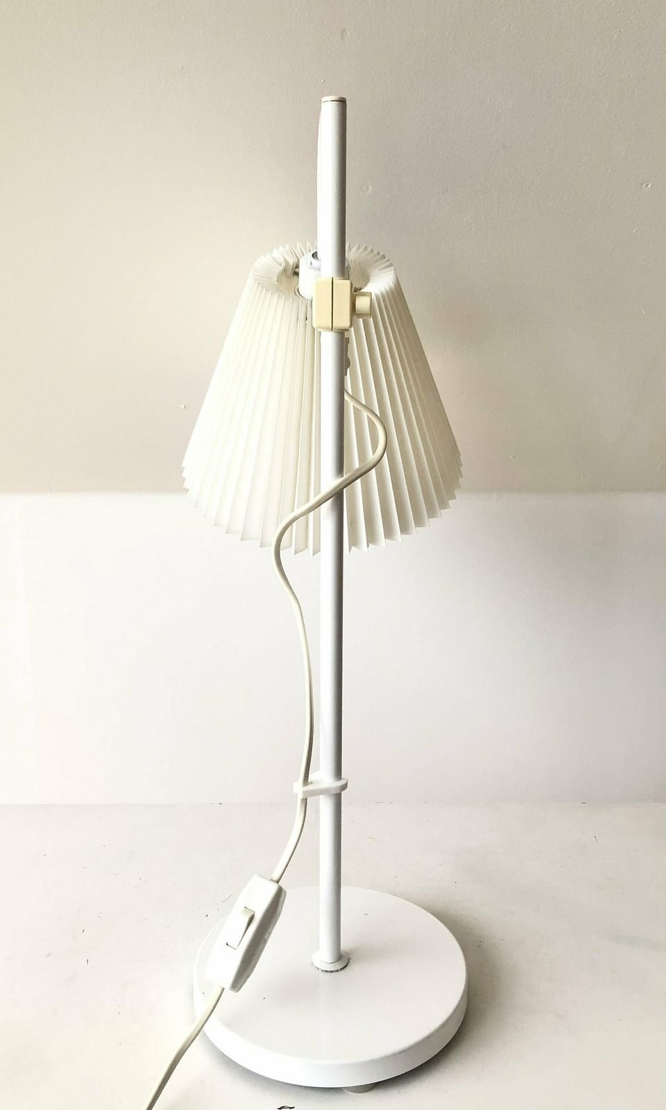 Danish Vintage Minimalist Mid Century Table Lamp In White Painted Metal With White Pleated Shade photo vinterior