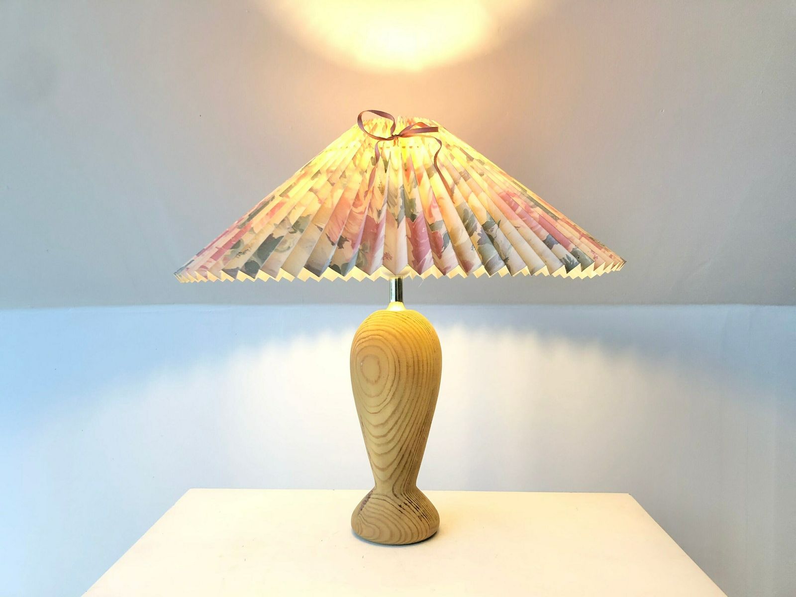 Vintage Danish Mid Century “Scanlamps” Table Lamp In Solid Wood With Organic Shape And Pink Flower Pattern Pleated Shade