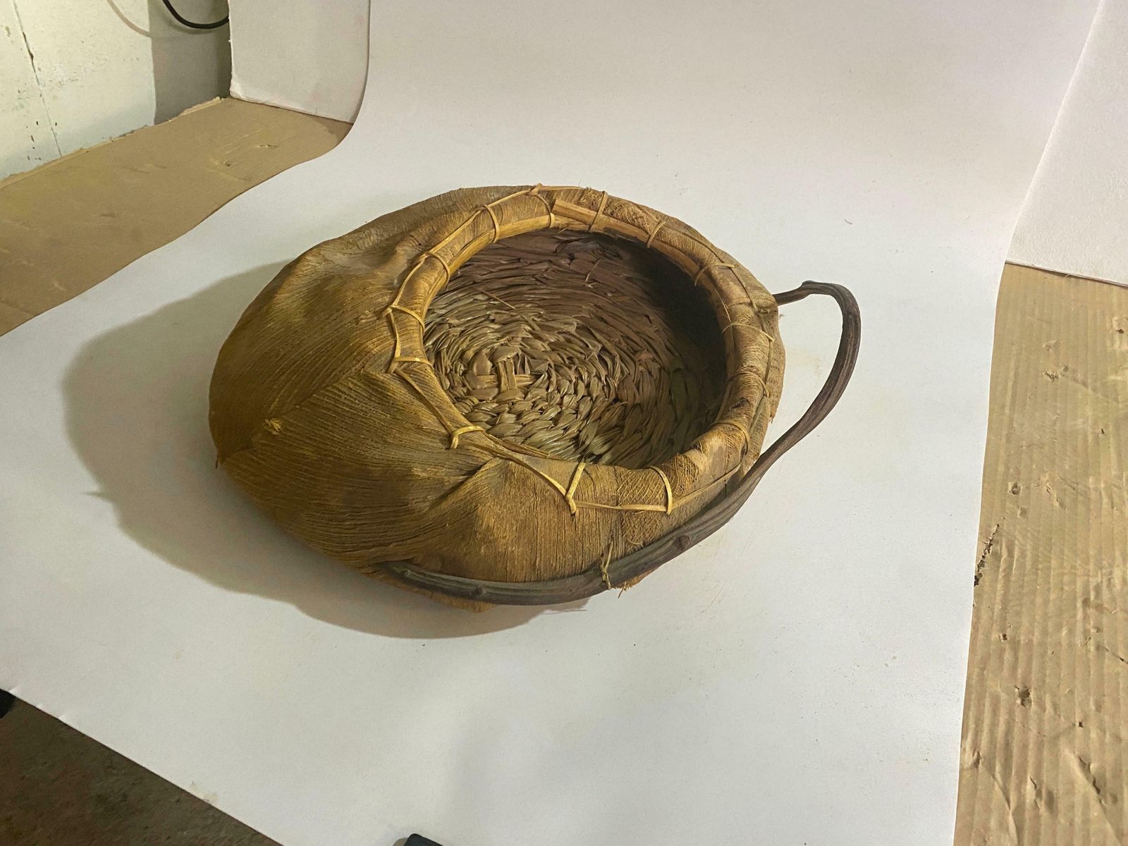 photo vintage Rattan And Wood Italian Large Basket Bowl Centerpiece, 1970s