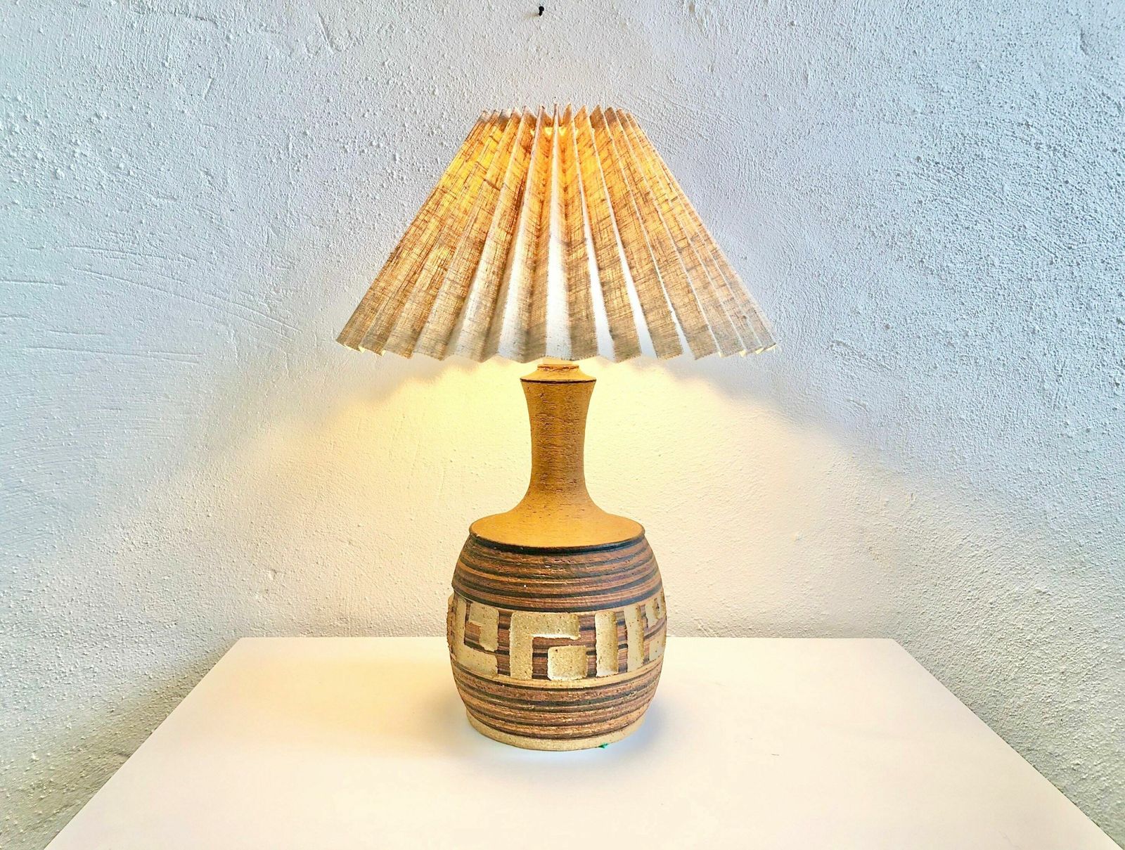 Danish Stoneware Mid Century Table Lamp In Raw Clay, Carved Pattern And Brown Colors With A Pleated Linen Shade   Design From Axella