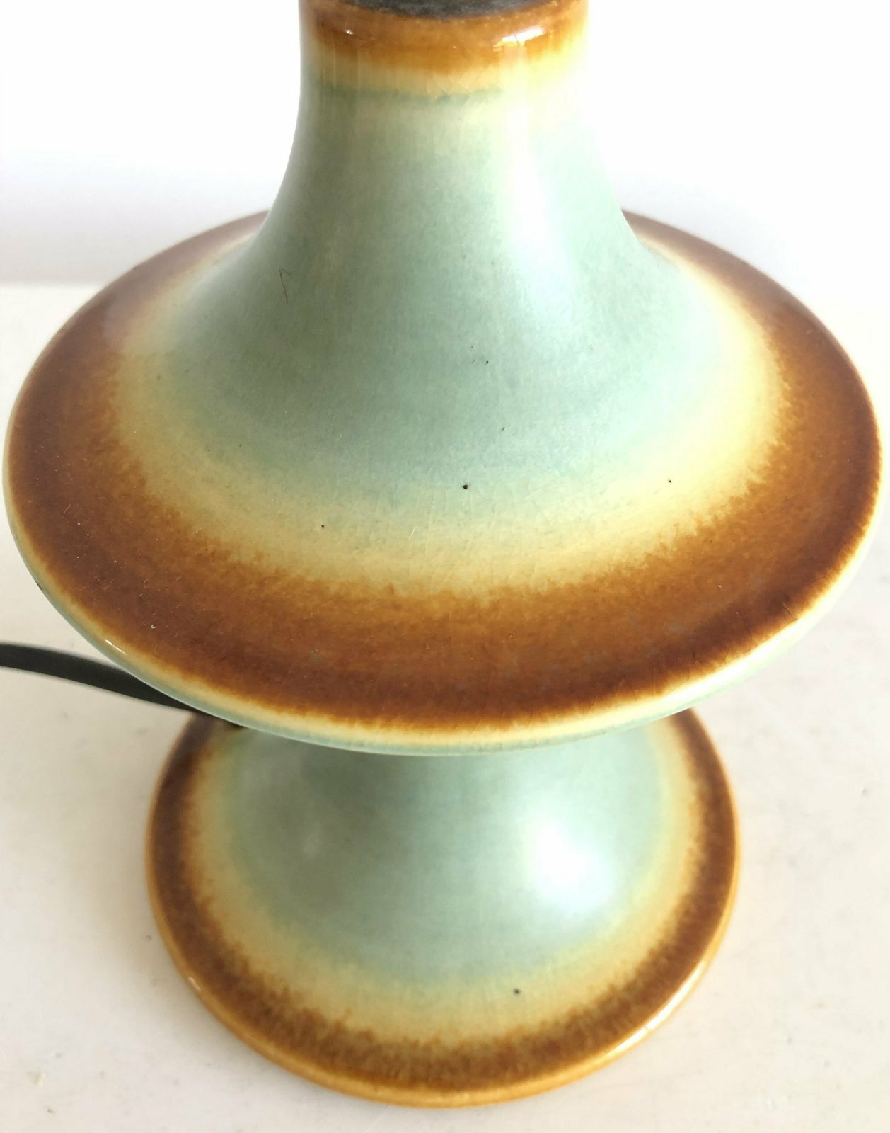 Deens Sculpturaal Keramiek Studio Mid-Century Tafellamp in Organische Vorm met Groen en Bruin Glazuur – Ontwerp van Hasle Keramik, Denemarken photo furniture