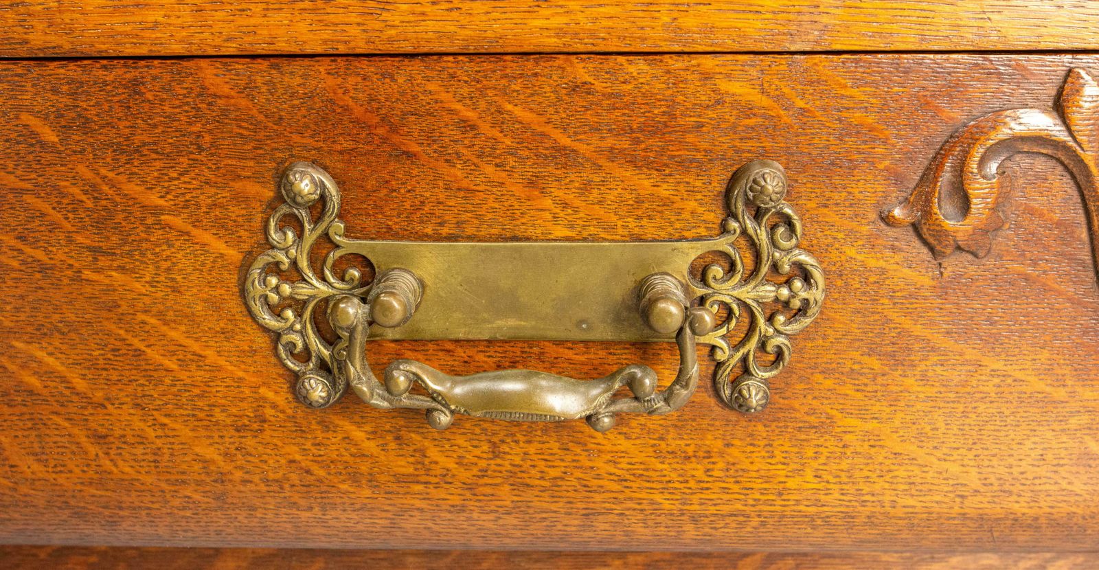 photo vintage French Huge Oak & Bronze Buffet Neogothic Style Acanthus Leaves Circa 1900
