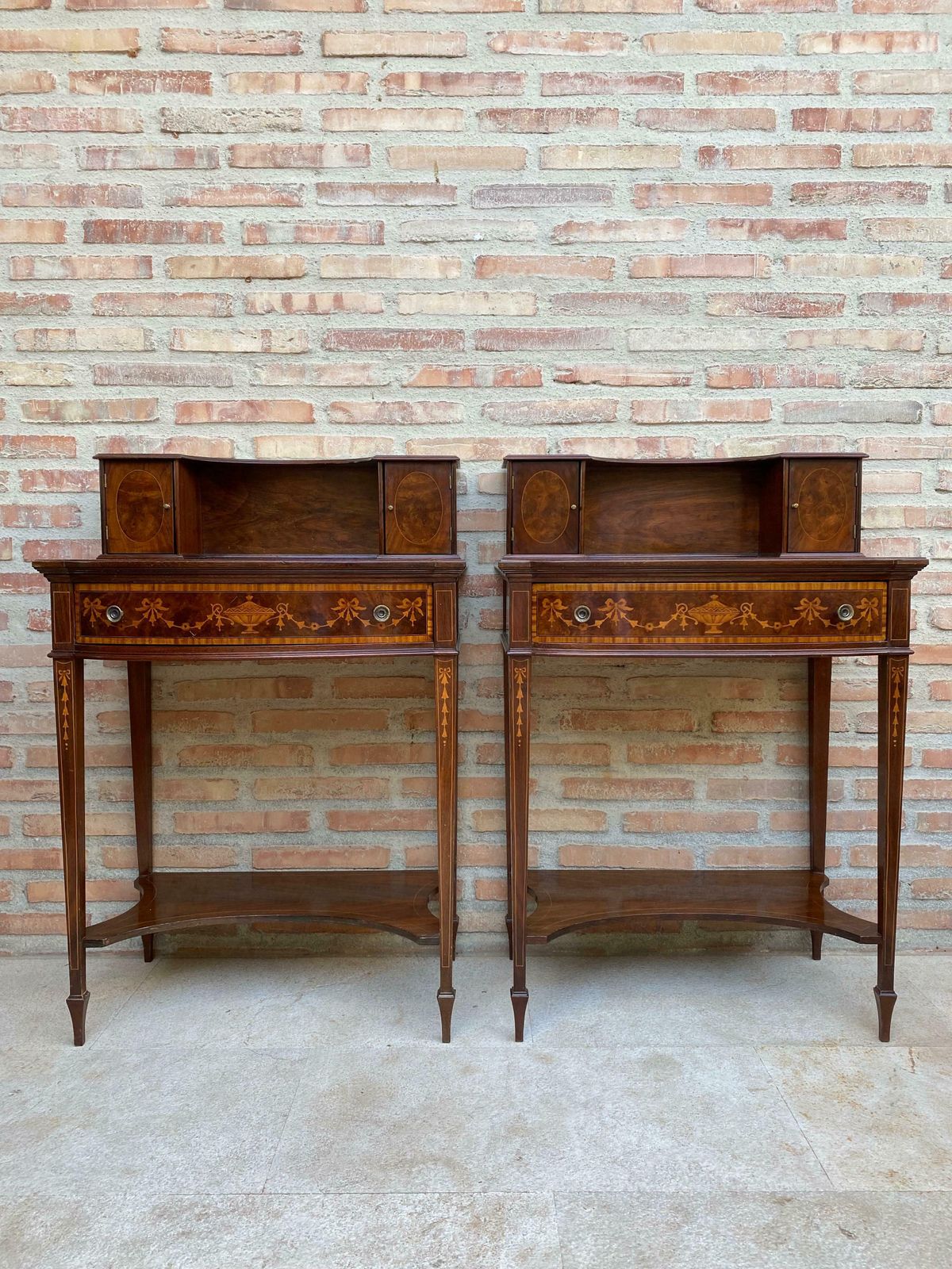 Tables de nuit avec marqueterie française incrustée, années 1920, lot de 2 photo furniture