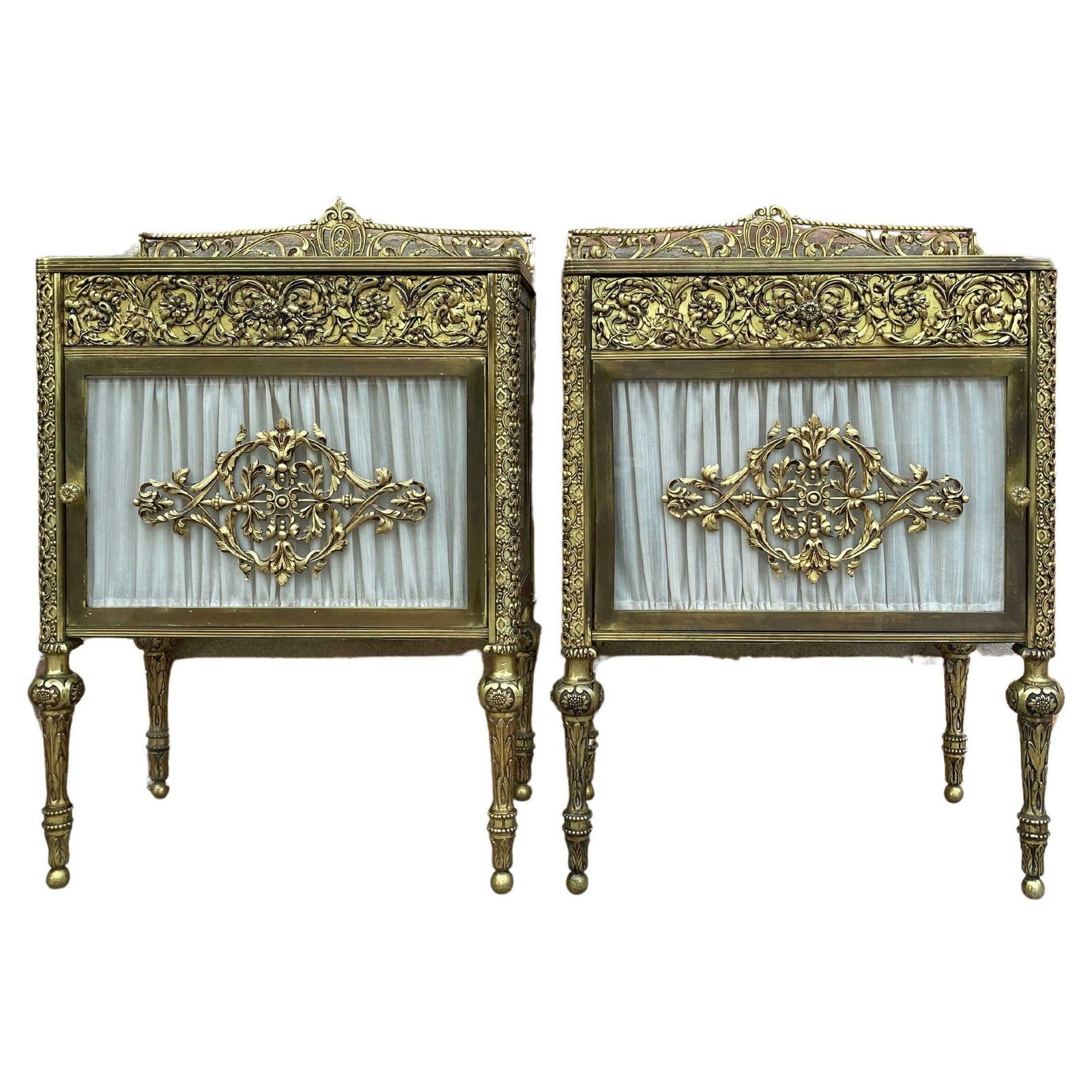 Tables de chevet vitrines françaises en bronze XIXe siècle, portes en verre et tiroir en laiton
