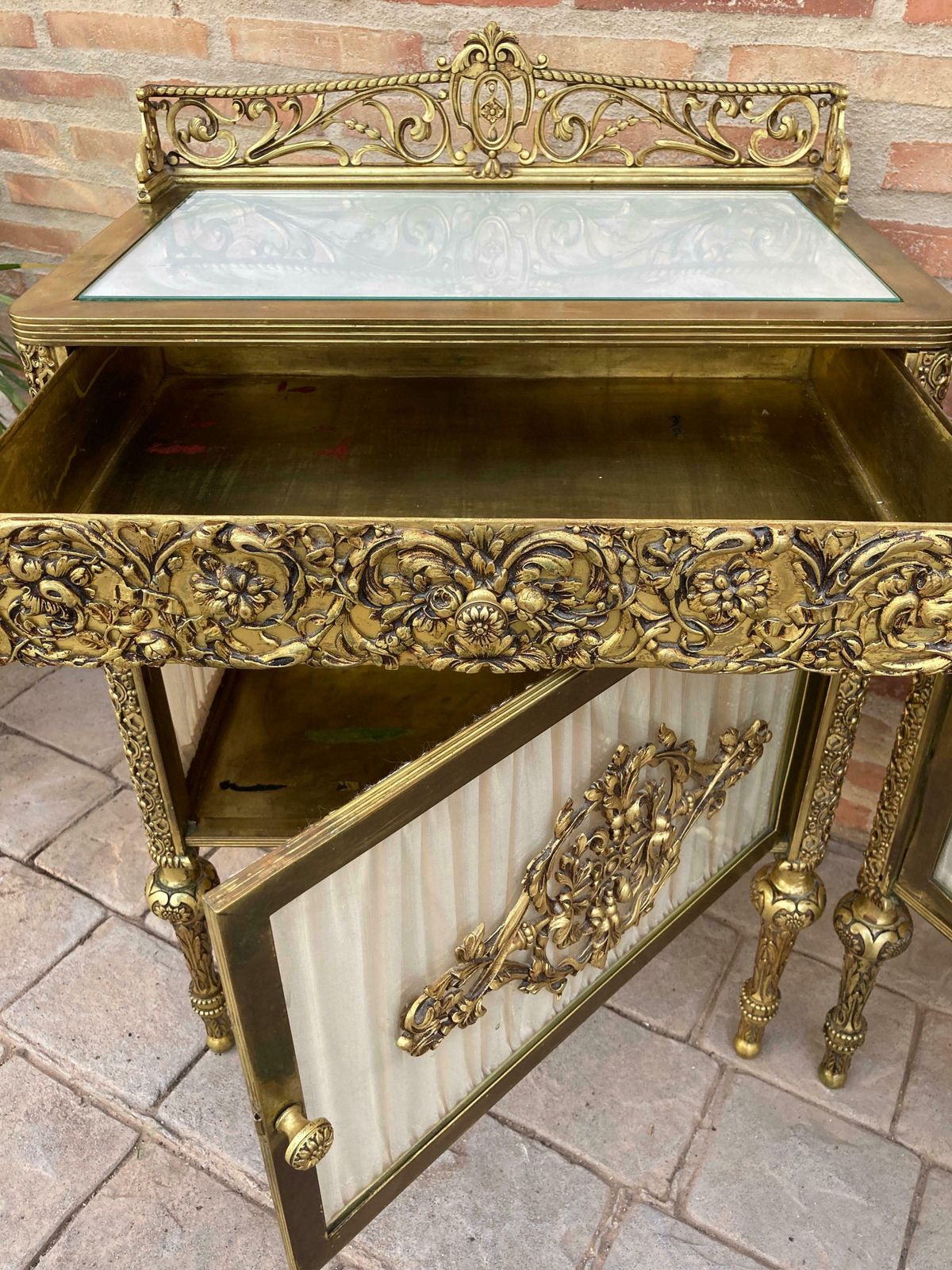 Tables de chevet vitrines françaises en bronze XIXe siècle, portes en verre et tiroir en laiton photo 5486.0