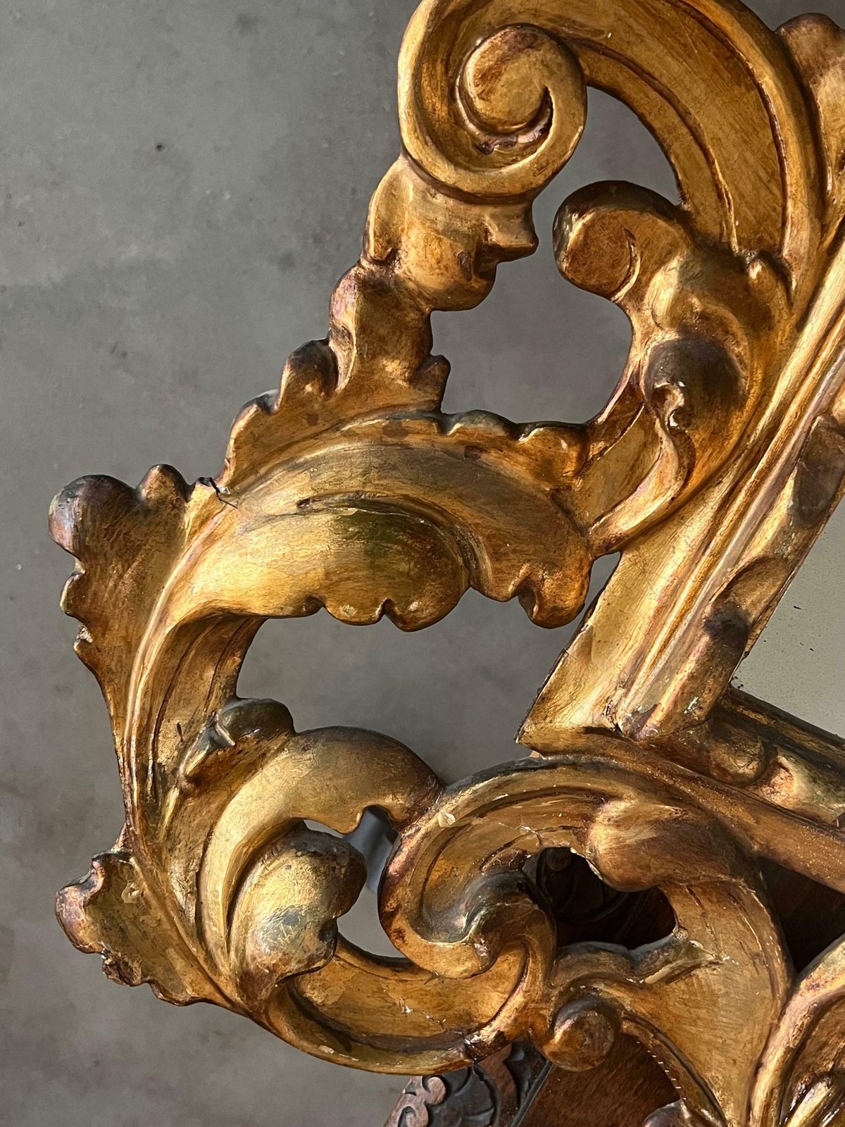 Miroir français d'époque Empire en bois doré sculpté, XIXe siècle photo vinterior