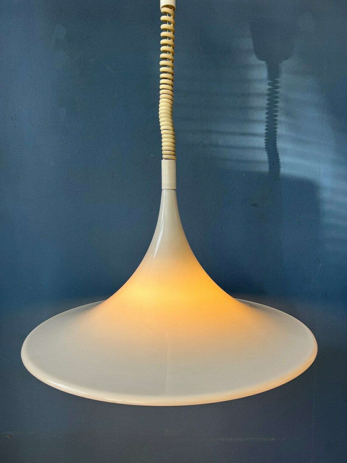 Mid Century Witte Space Age Heksenhoed Hanglamp photo for sale