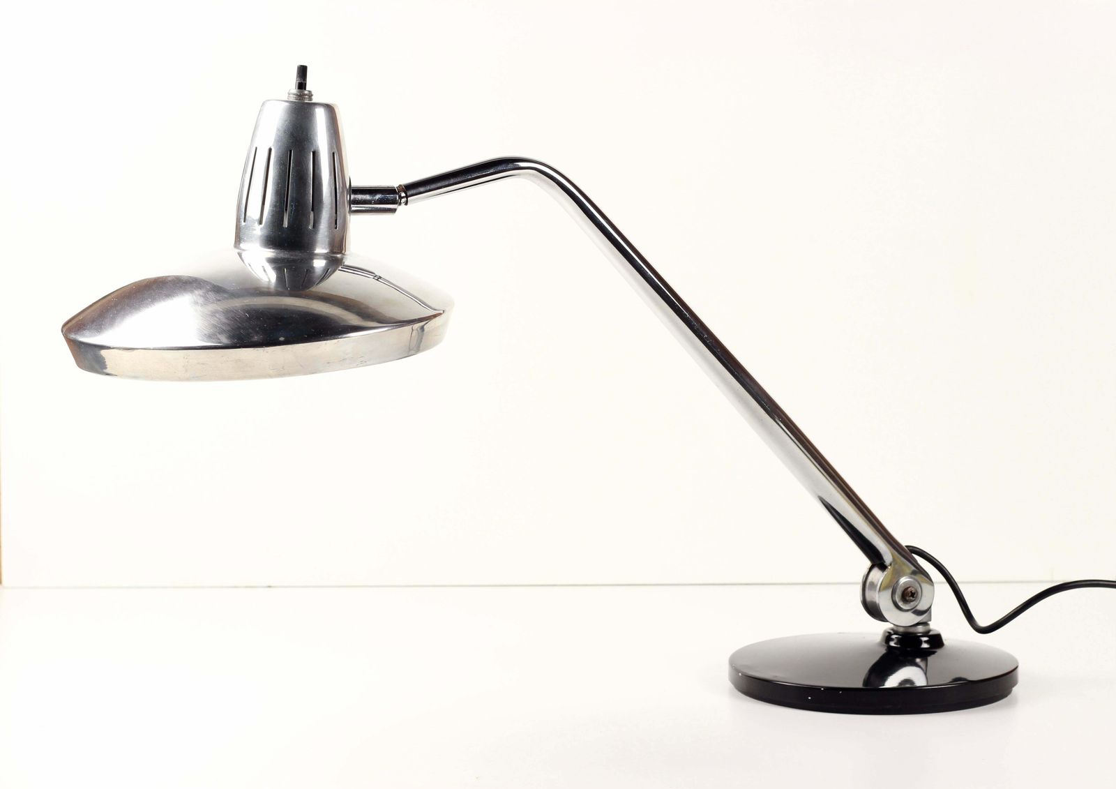 photo furniture Chrome And Aluminium Fase Desk Lamp Modelos Patentados Madrid Espana