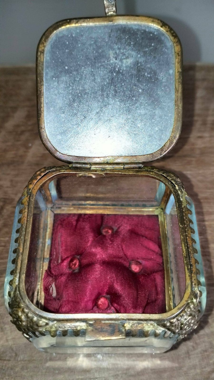Boîte à bijoux Napoleon III d'époque, boîte à bibelots en ormolu d'époque, verre biseauté photo vinterior