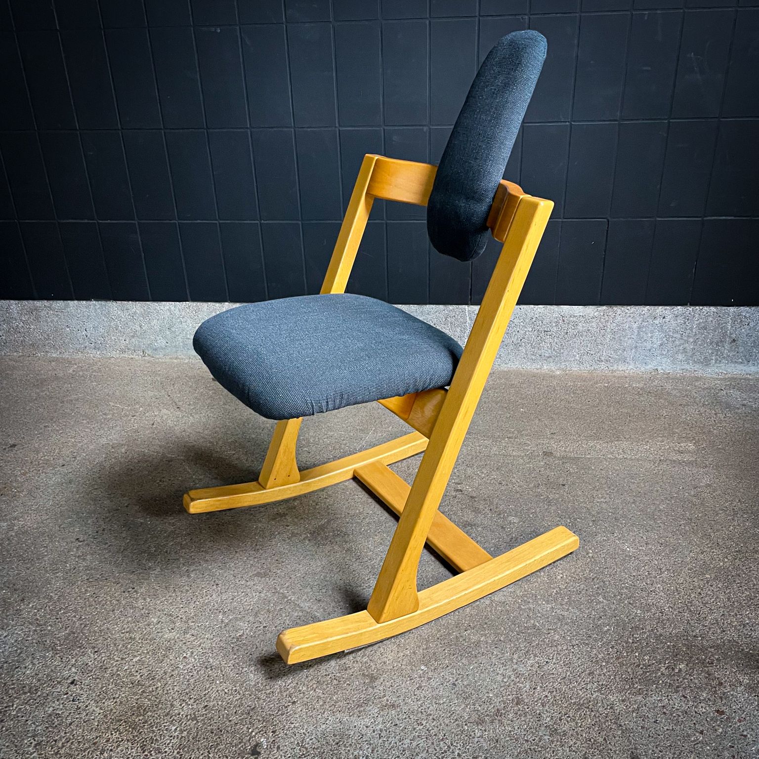 Meubels Vintage Stokke Pendulem Eetkamerset – 4 Stoelen & Uitneembare Eettafel photo