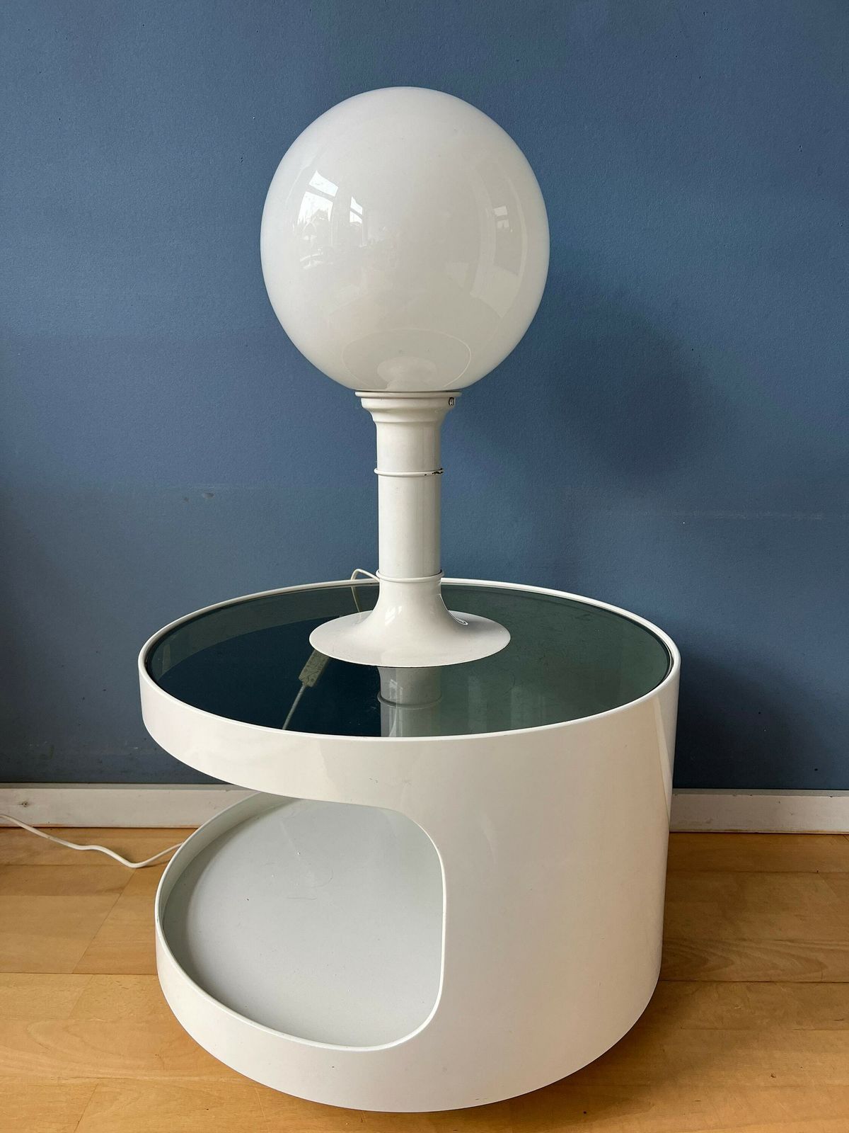 Witte Space Age Tafellamp Van Woja Holland Met Opaline Glazen Kap photo 309.0
