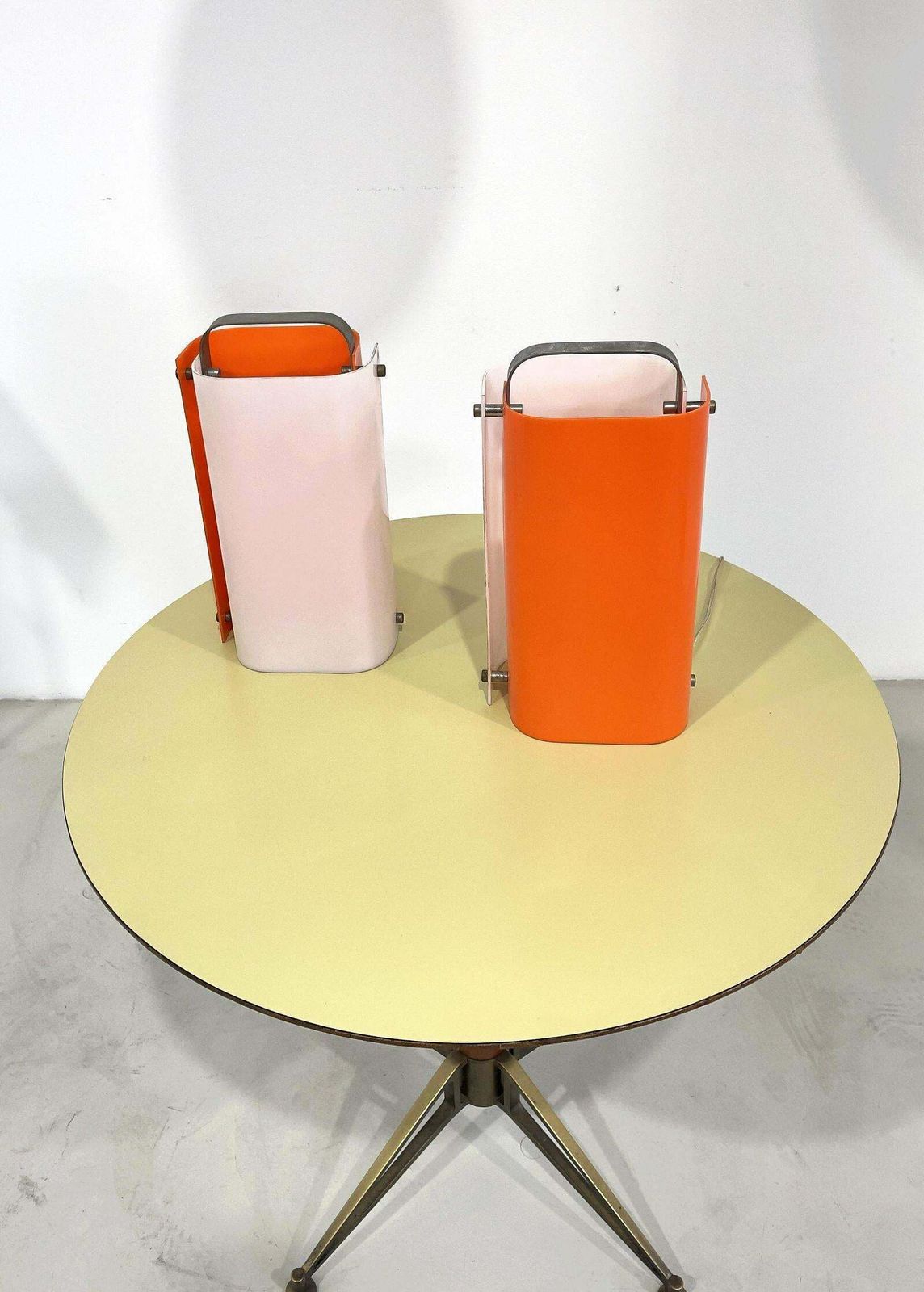 Pair Of Gio Ponti Polsino Table Lamps For Guzzini 1960s photo 3120.0