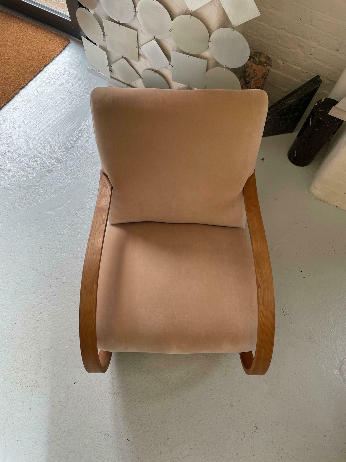photo furniture Swedish Rocking Chair In Pink Velvet