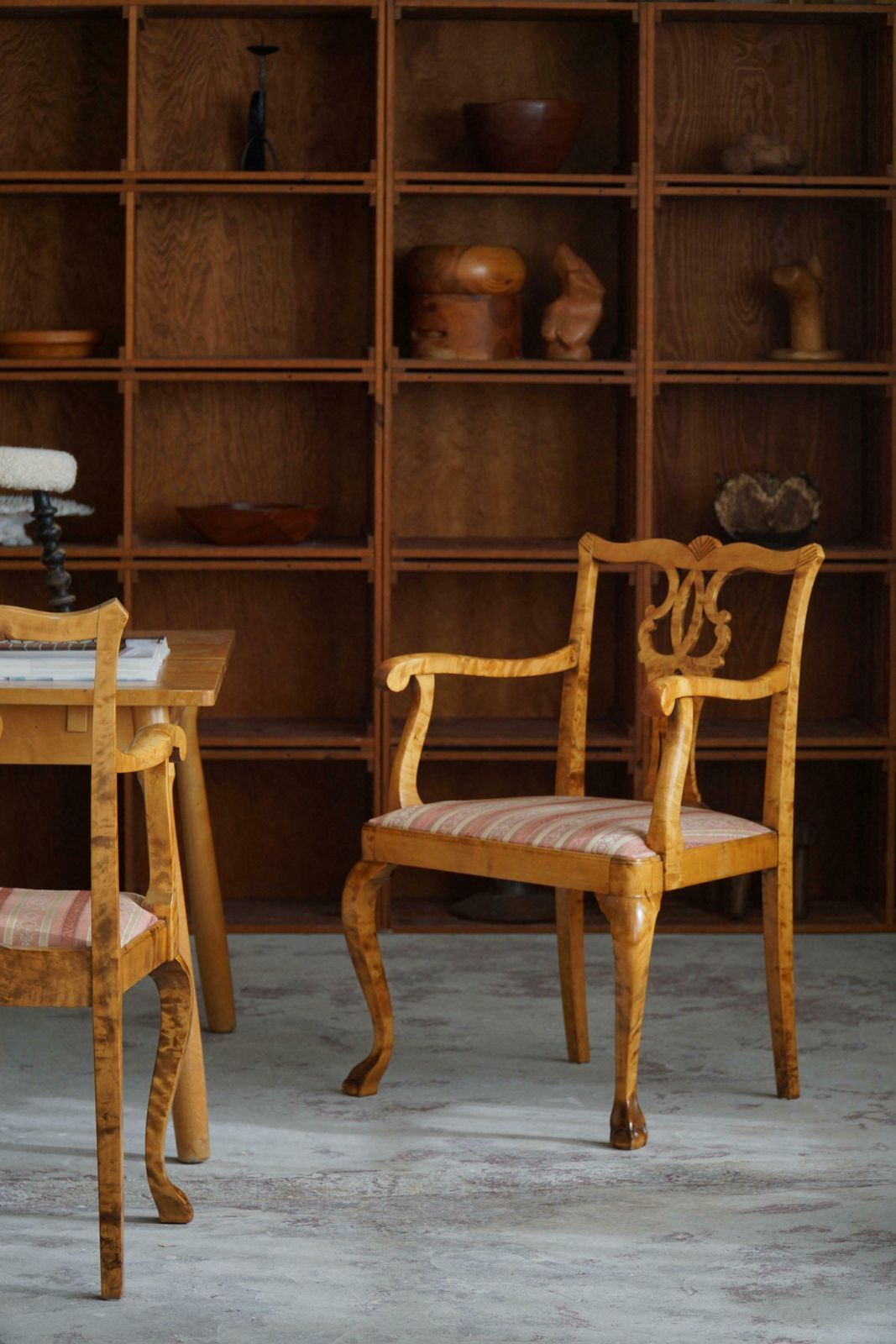 A Pair Of English Chippendale Style Armchairs In Birch, 20th Century, England photo vintage