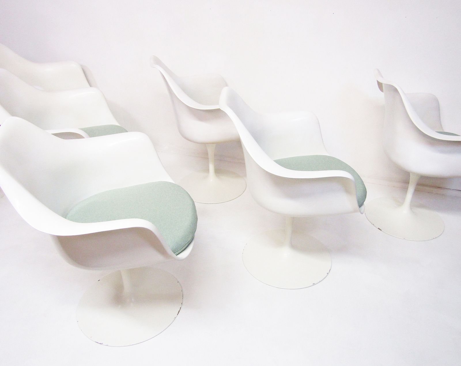 Six 1970s Space Age "Tulip" Dining Chairs Set By Eero Saarinen For Knoll photo furniture