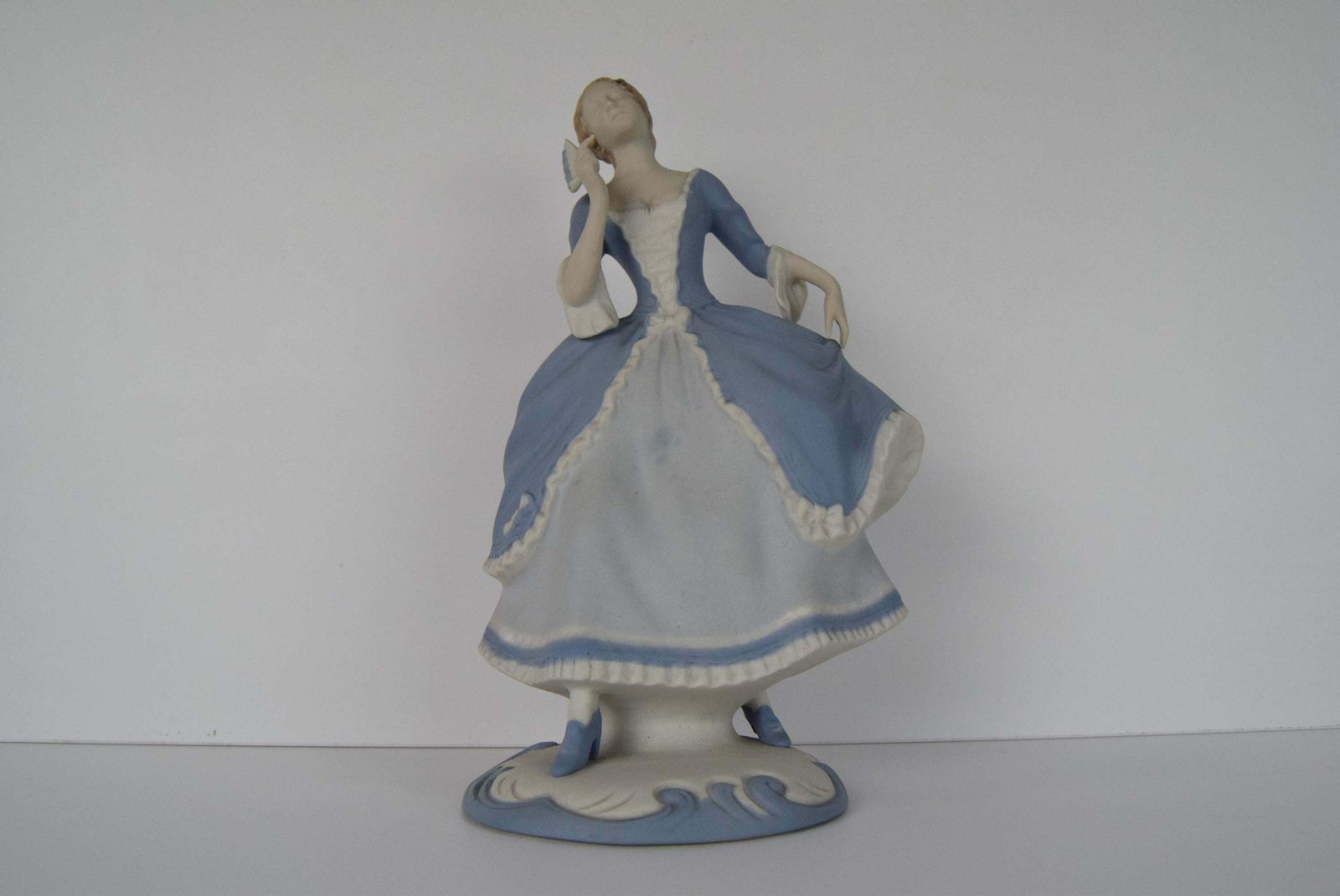 Porcelain Figurine Design Strobach, For Royal Dux, 1970's. photo vinterior