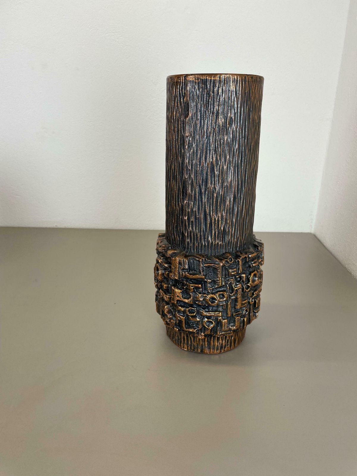 photo furniture Large 40cm 6.7kg Modernist Sculptural Brutalist Metal Vase, Germany, 1970s