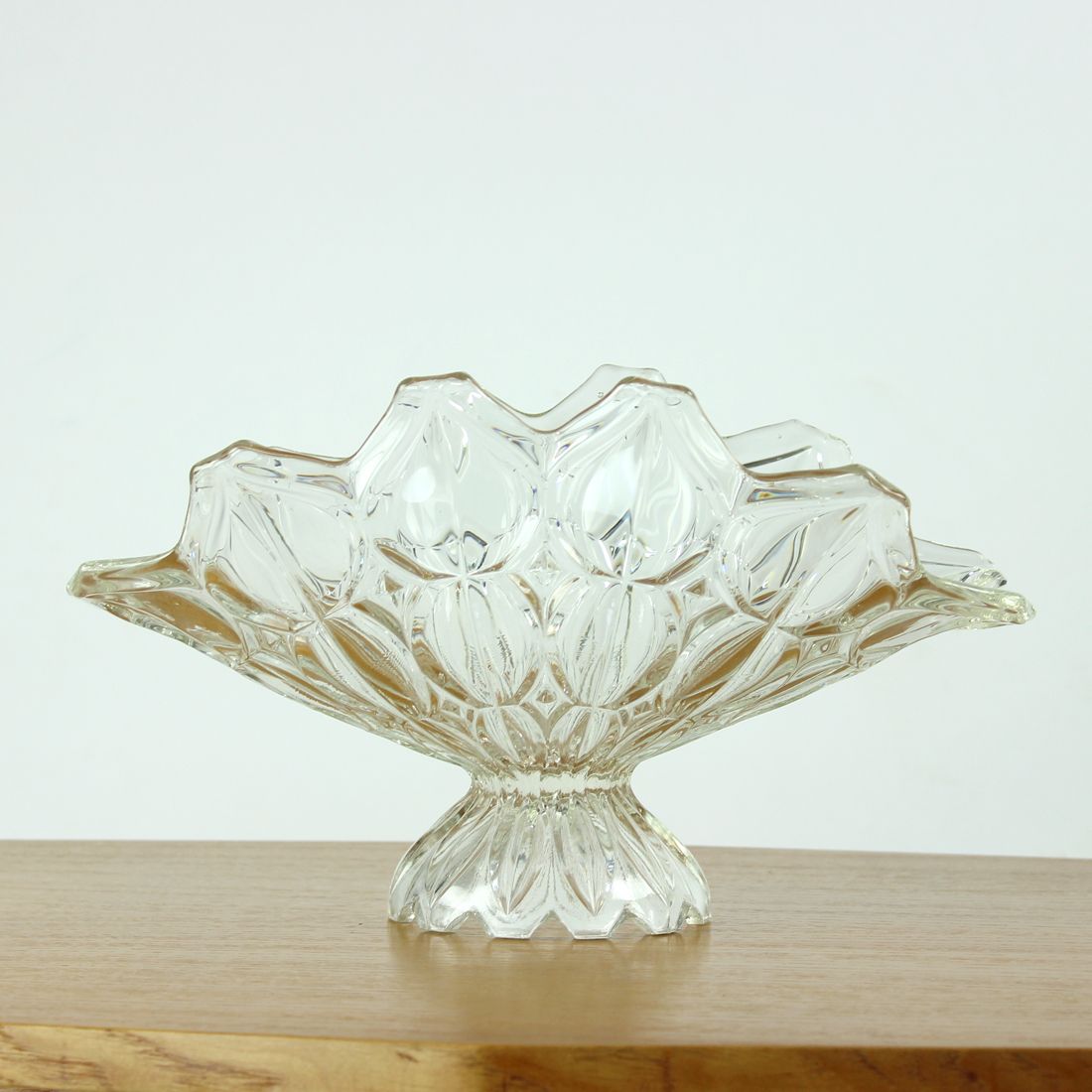 photo furniture Large Pressed Glass Bowl, Tulip Collection Hermanowa Hut, 1957