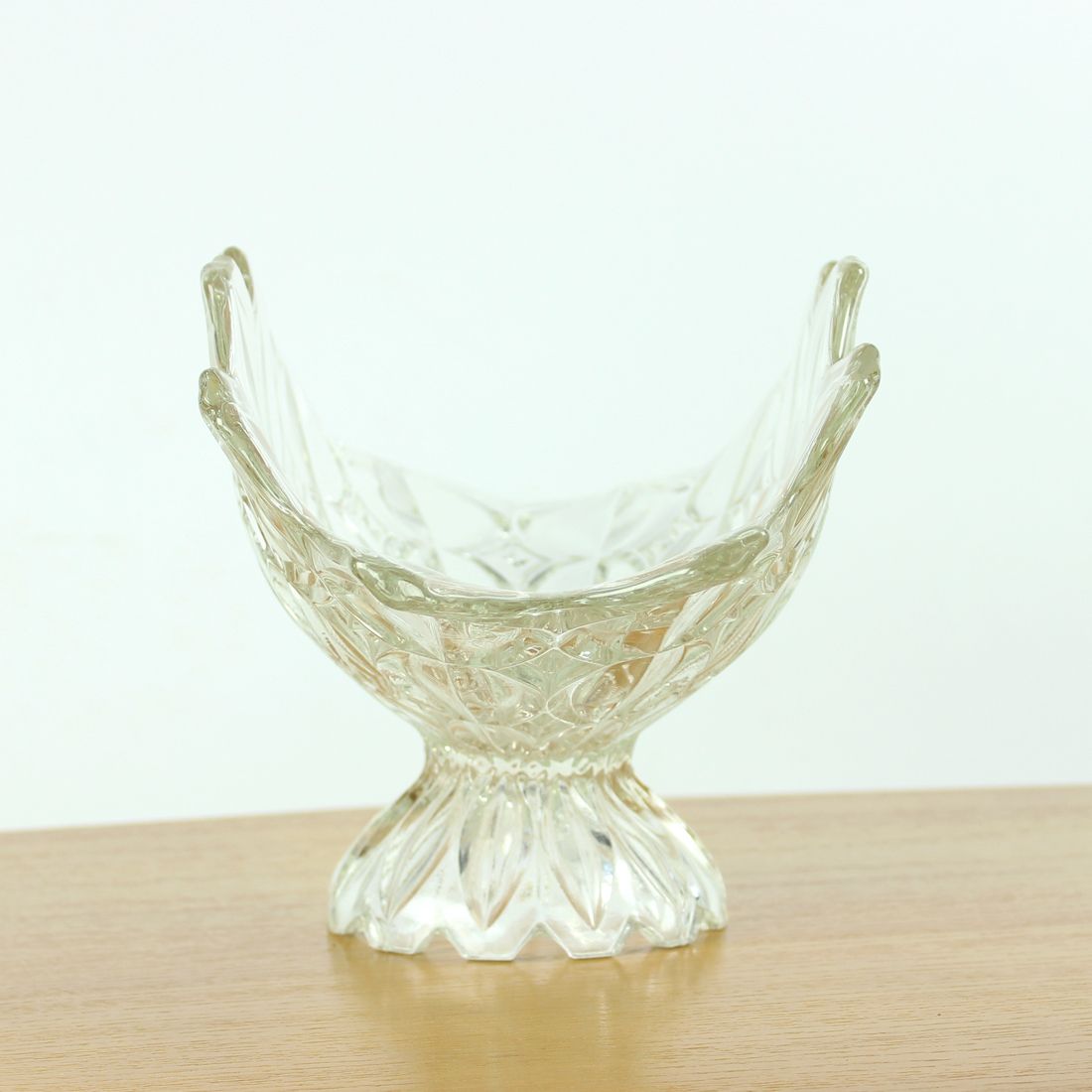 photo vintage Large Pressed Glass Bowl, Tulip Collection Hermanowa Hut, 1957