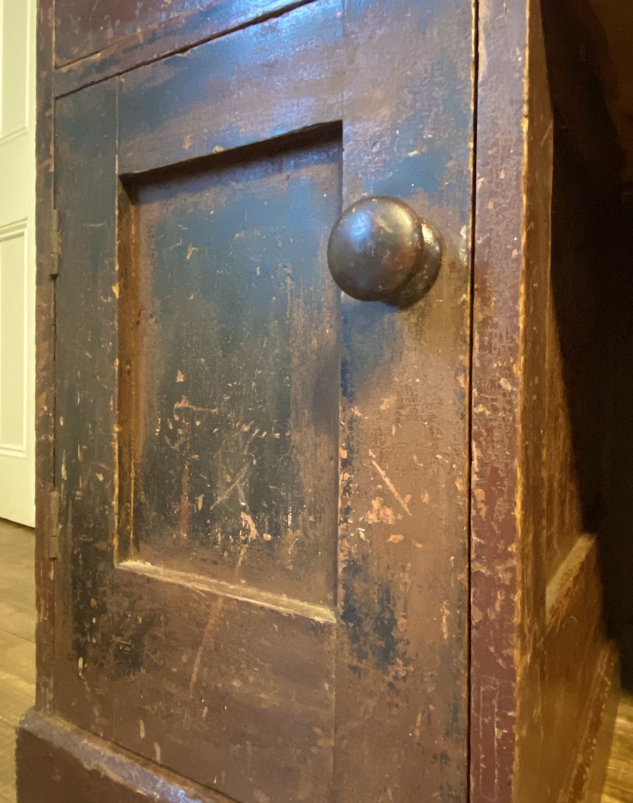 photo vinterior Antique 1880s Kneehole Desk In Original Beautiful Time Worn Paint.