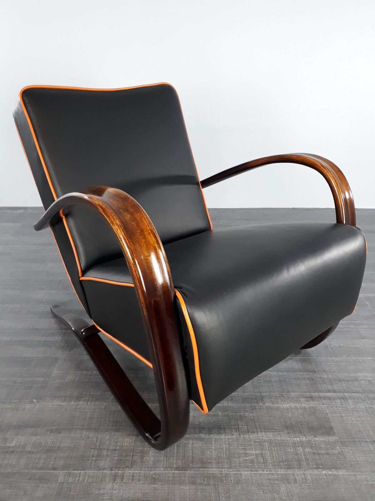 photo furniture Halabala H269 Armchair In Beech And Black Leather, Czech Art Déco 1930s