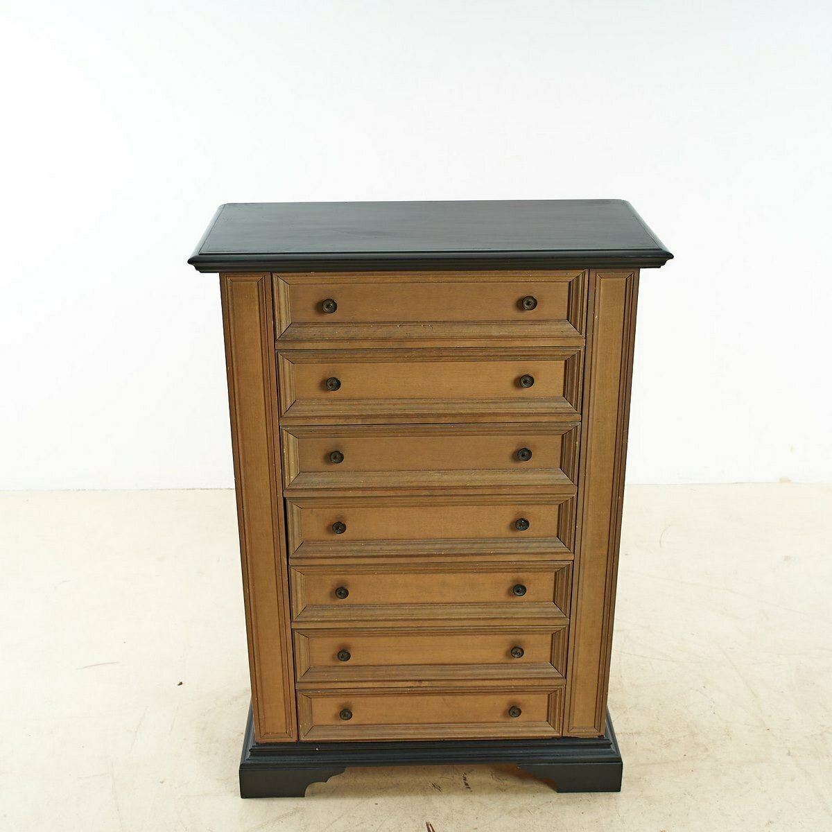 Cabinet Seven Drawers, Weekly photo 586.0