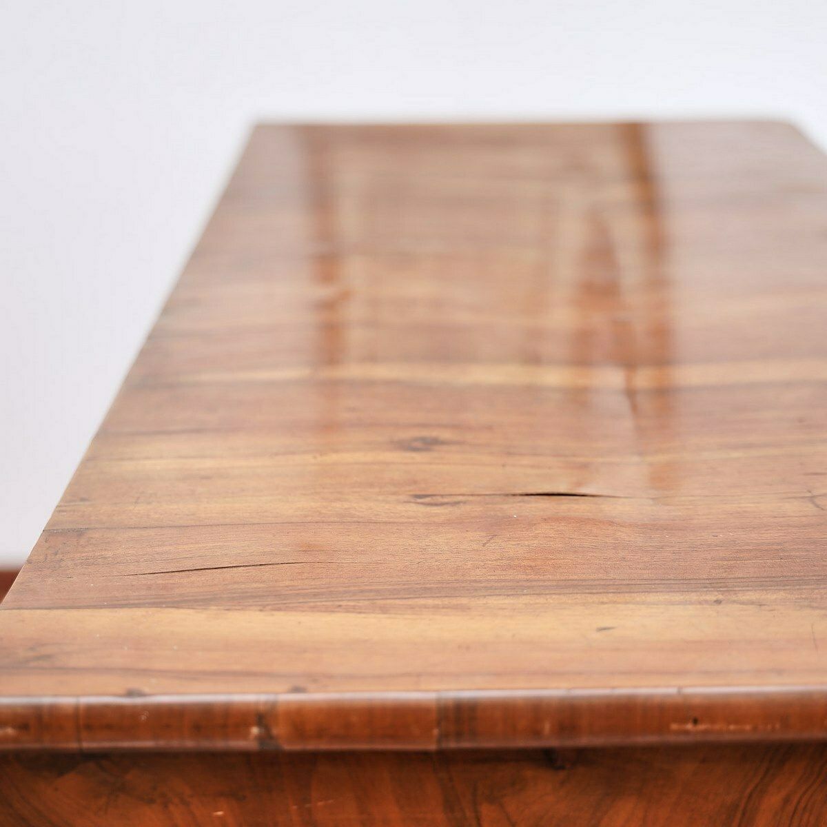 photo vinterior Paneled Chest Of Three Drawers
