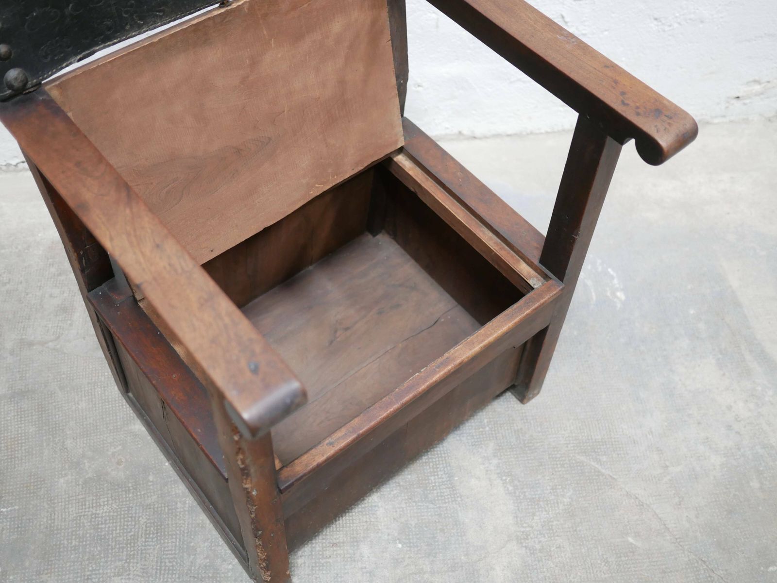 photo furniture Wooden Chest Armchair, XIX Th, 1800s