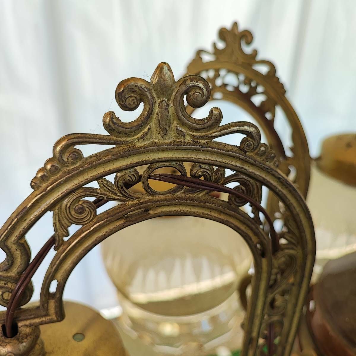 6 Armige Glazen, Houten En Metalen Kroonluchter photo buy
