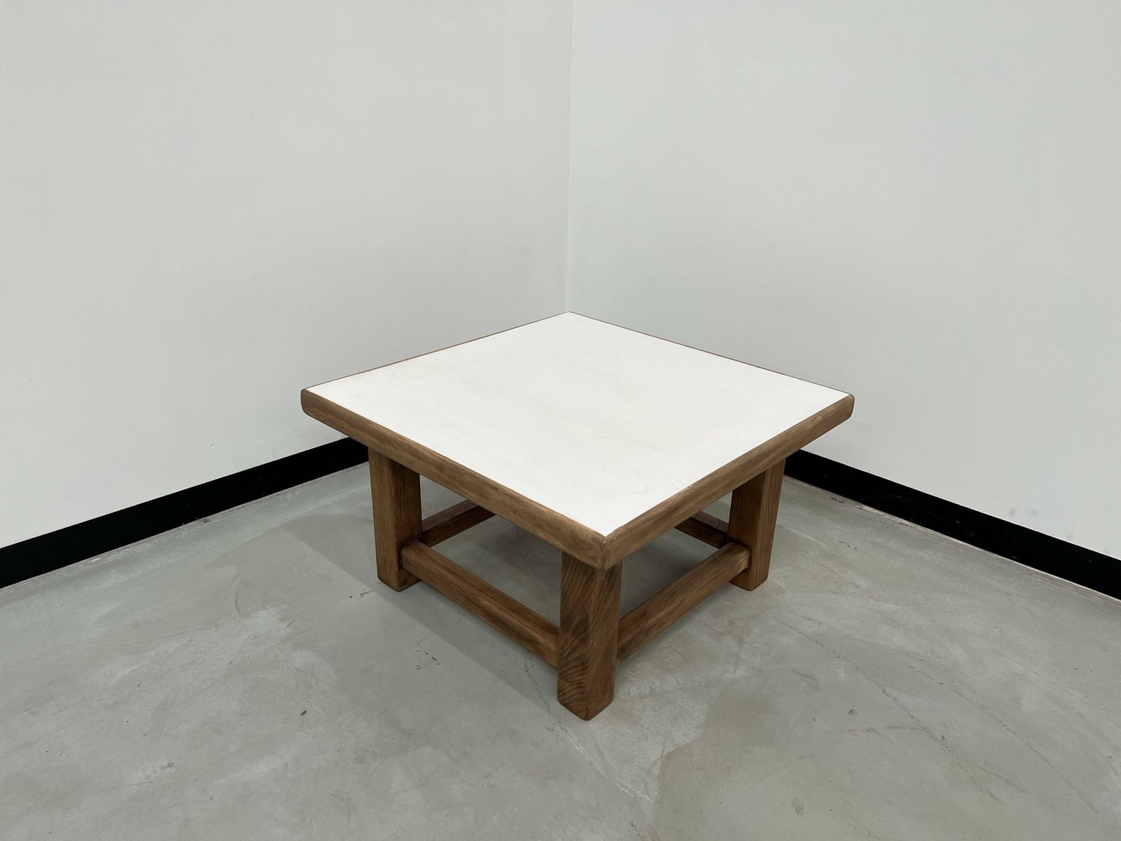 photo vinterior Modernist Square Coffee Table In Oak