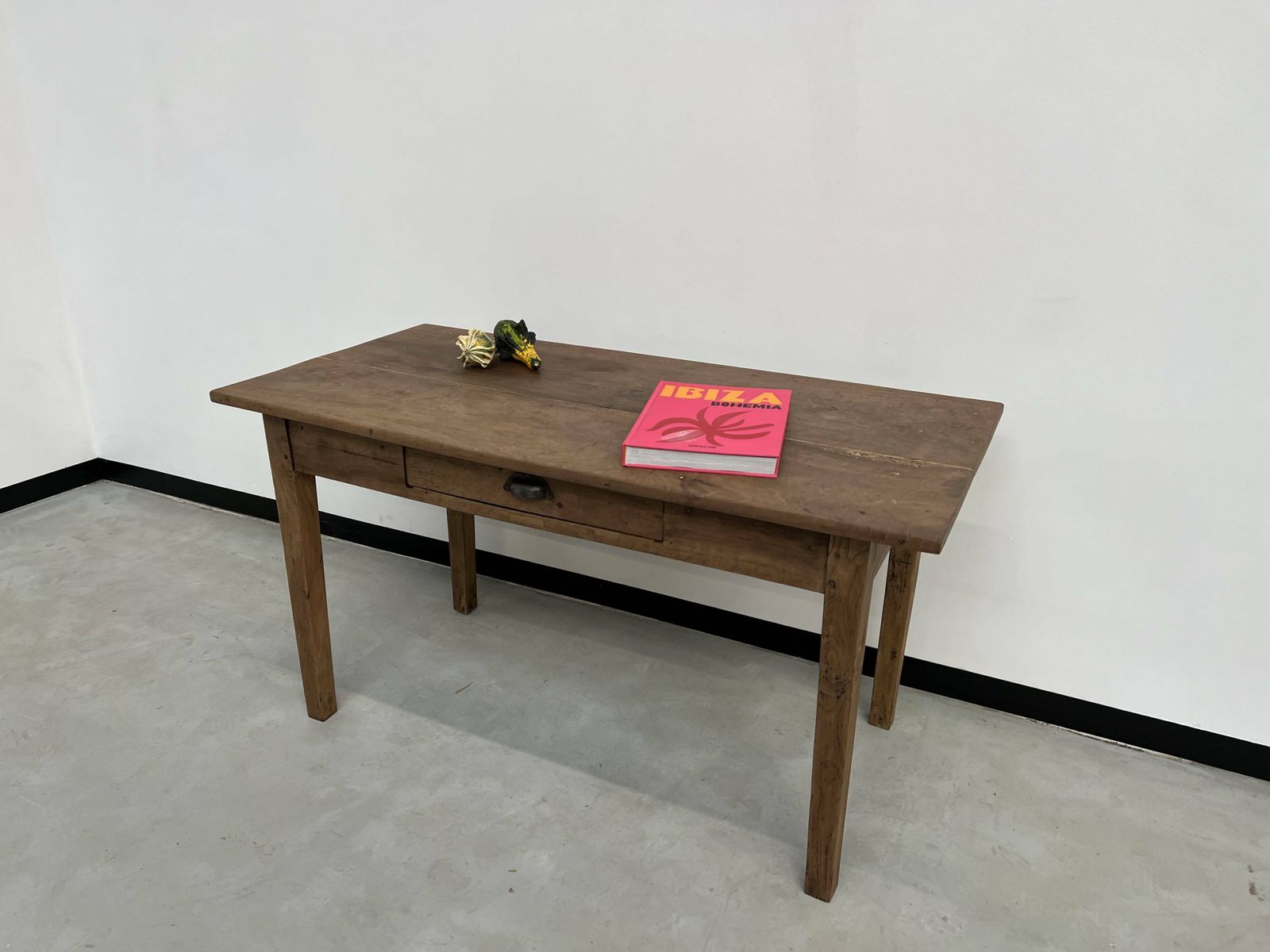 photo furniture Small Walnut Farm Table With Spindle Legs