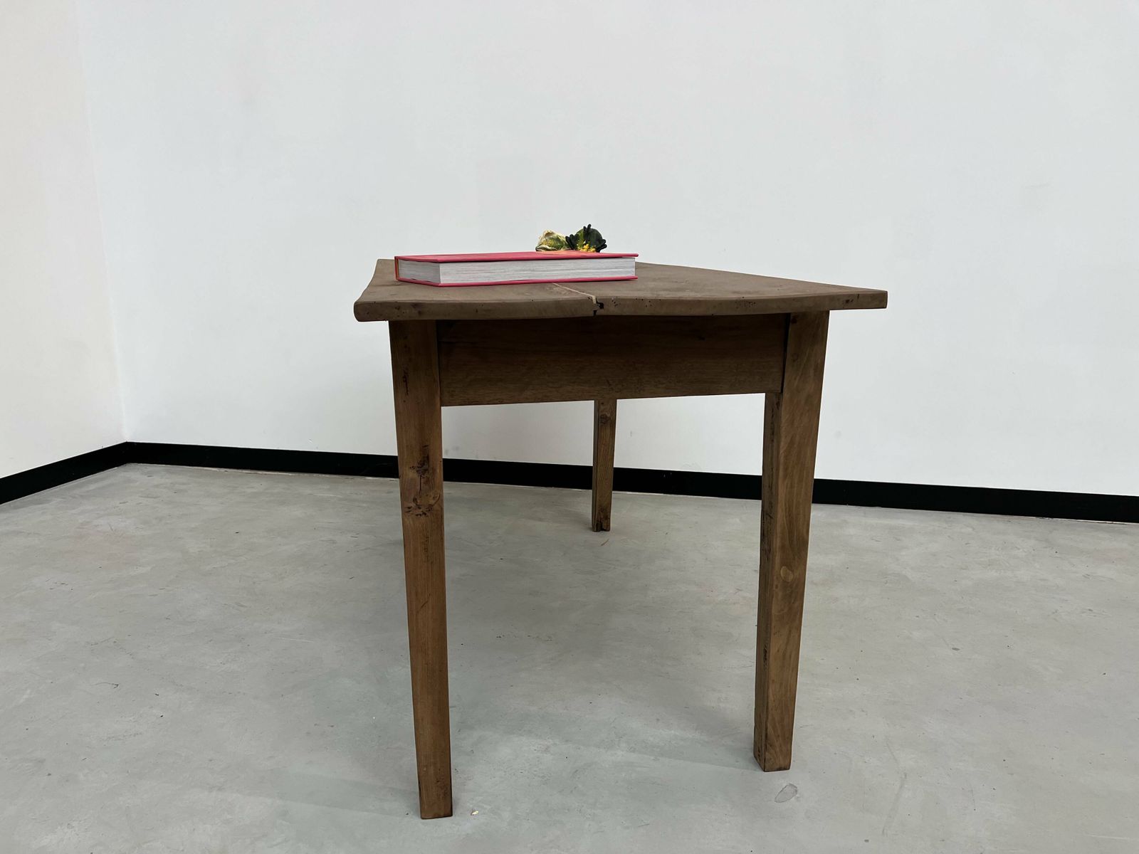 photo vinterior Small Walnut Farm Table With Spindle Legs