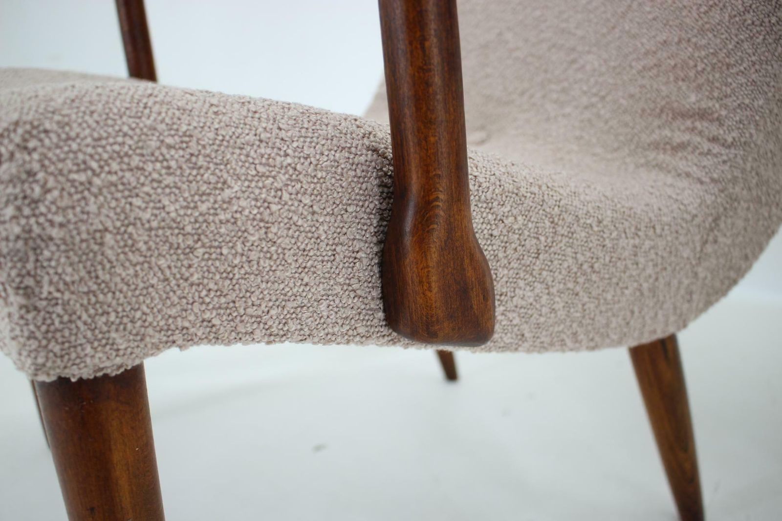 photo vinterior 1960s Pair Of Restored Danish Armchairs In Boucle