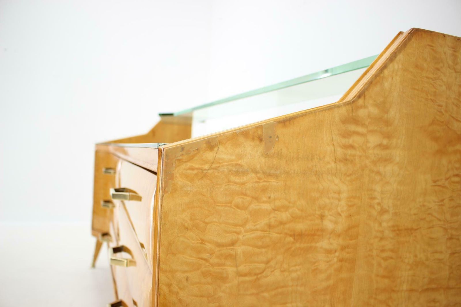 photo vintage 1960s Italian Sideboard/Chest Of Drawers In High Gloss Finish With Glass Top And