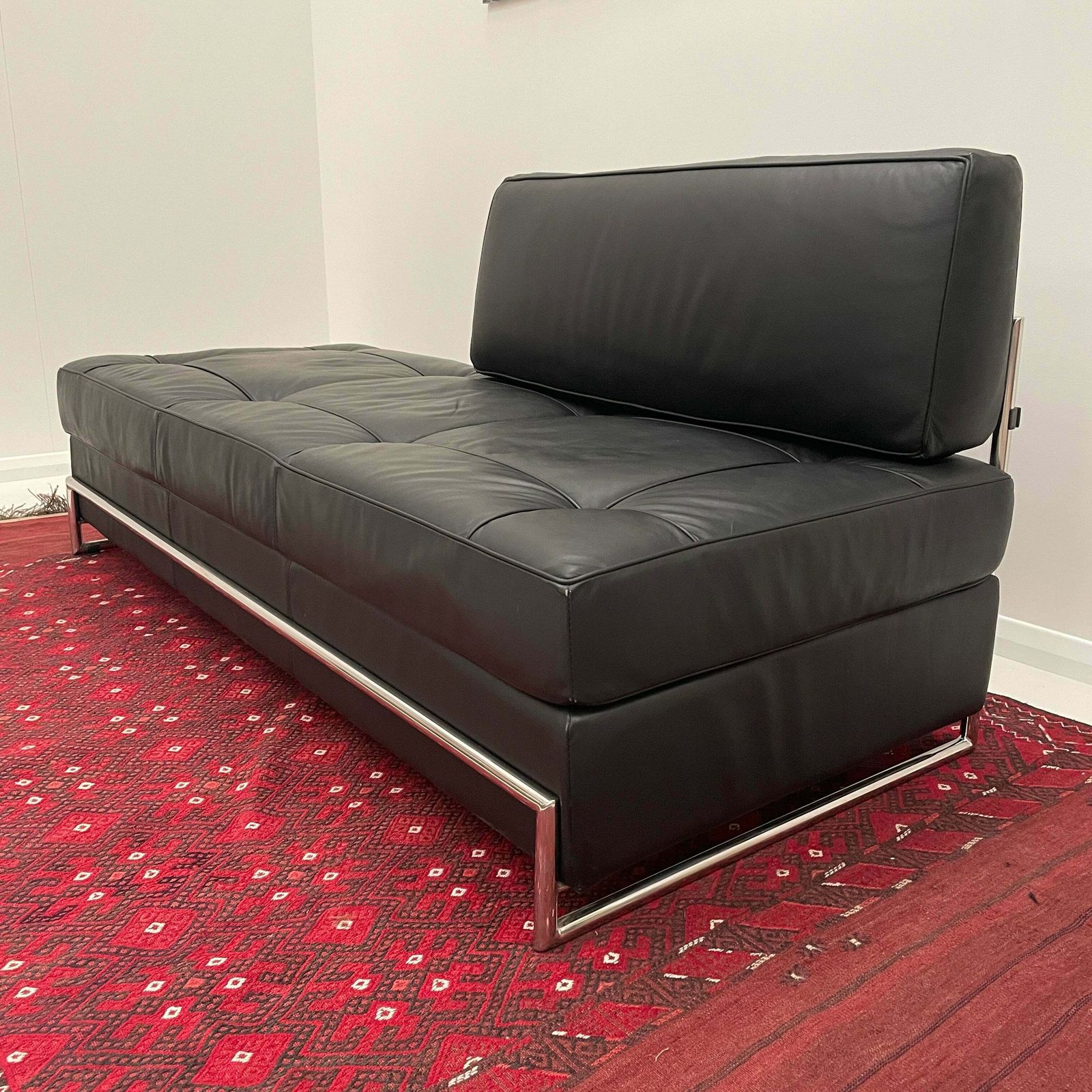 Vintage Style Black Eileen Gray Day Bed/Sofa