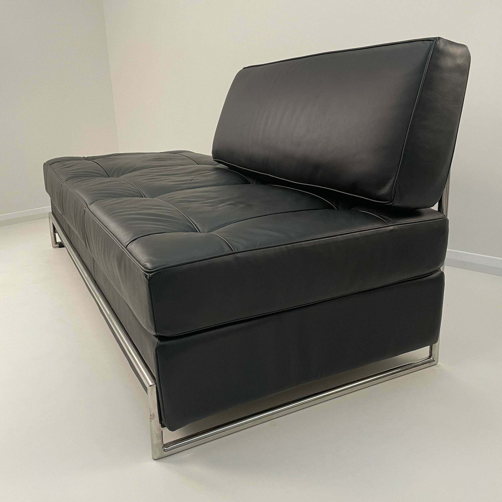 Vintage Style Black Eileen Gray Day Bed/Sofa photo vintage