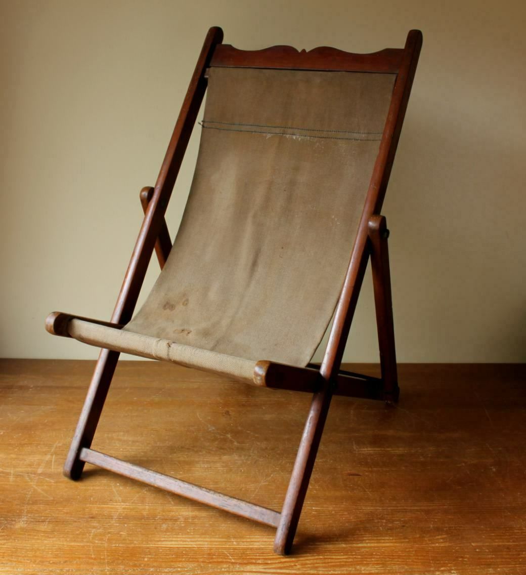 Chaise longue d'enfant d'époque. Petite chaise longue de campagne militaire en toile. M.M, vers 1900. photo 245.0