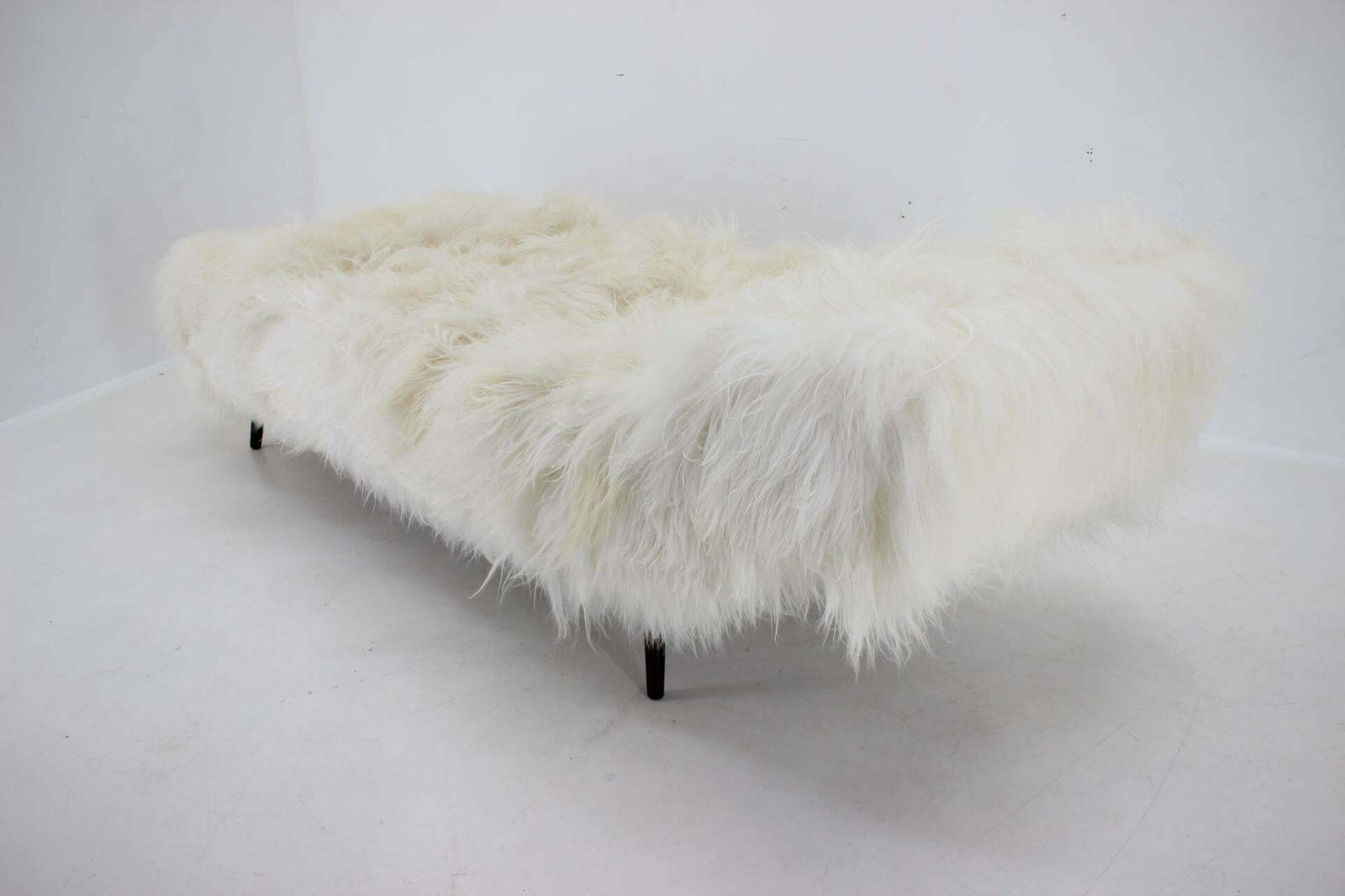 Exclusieve Daybed In Schapenvacht, Ca. Jaren 1960 photo vinterior